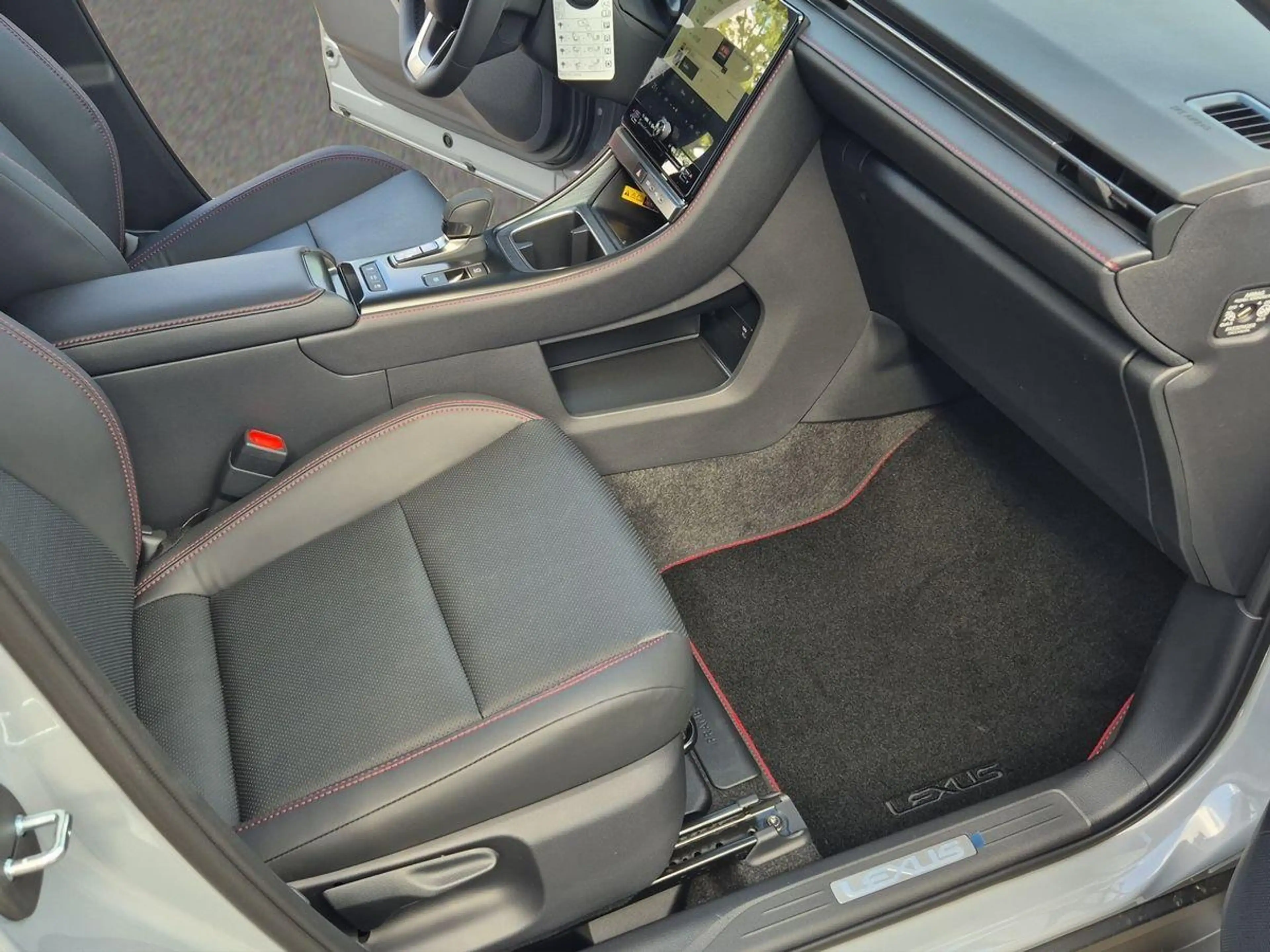 Lexus LBX 1,5 Hybrid Emotion FWD - LED*PDC*LEDER*NAVI* — photo 11