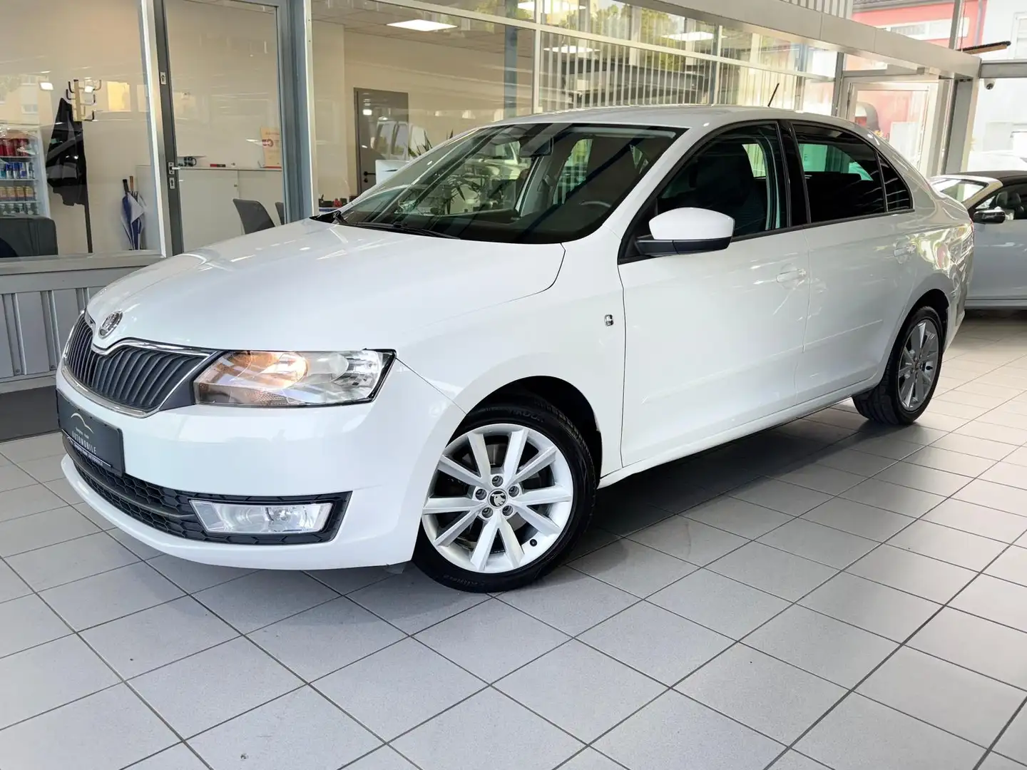 Skoda Rapid/Spaceback Elegance 1.4 16V TSI NAVI TEMPOMAT PDC Beyaz - 2