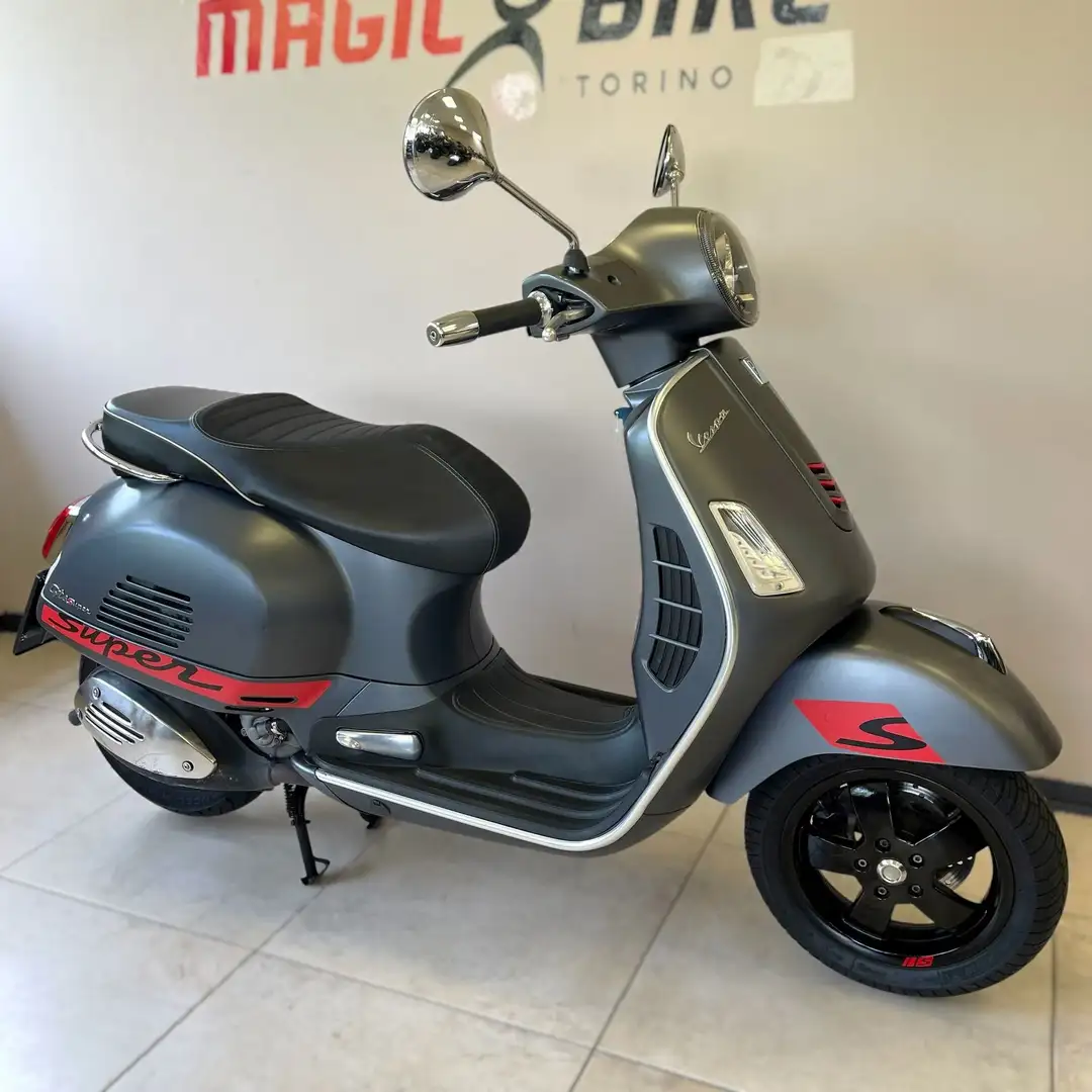 Vespa GTS Super 300 - 1
