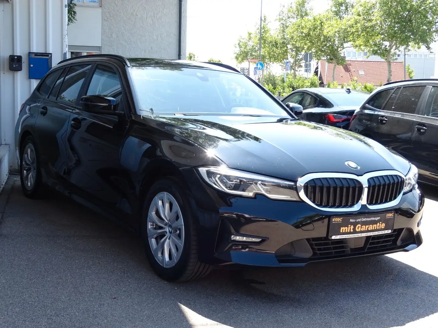 BMW 320 d Touring xDrive Aut Advantage Navi Laser ACC Schwarz - 1