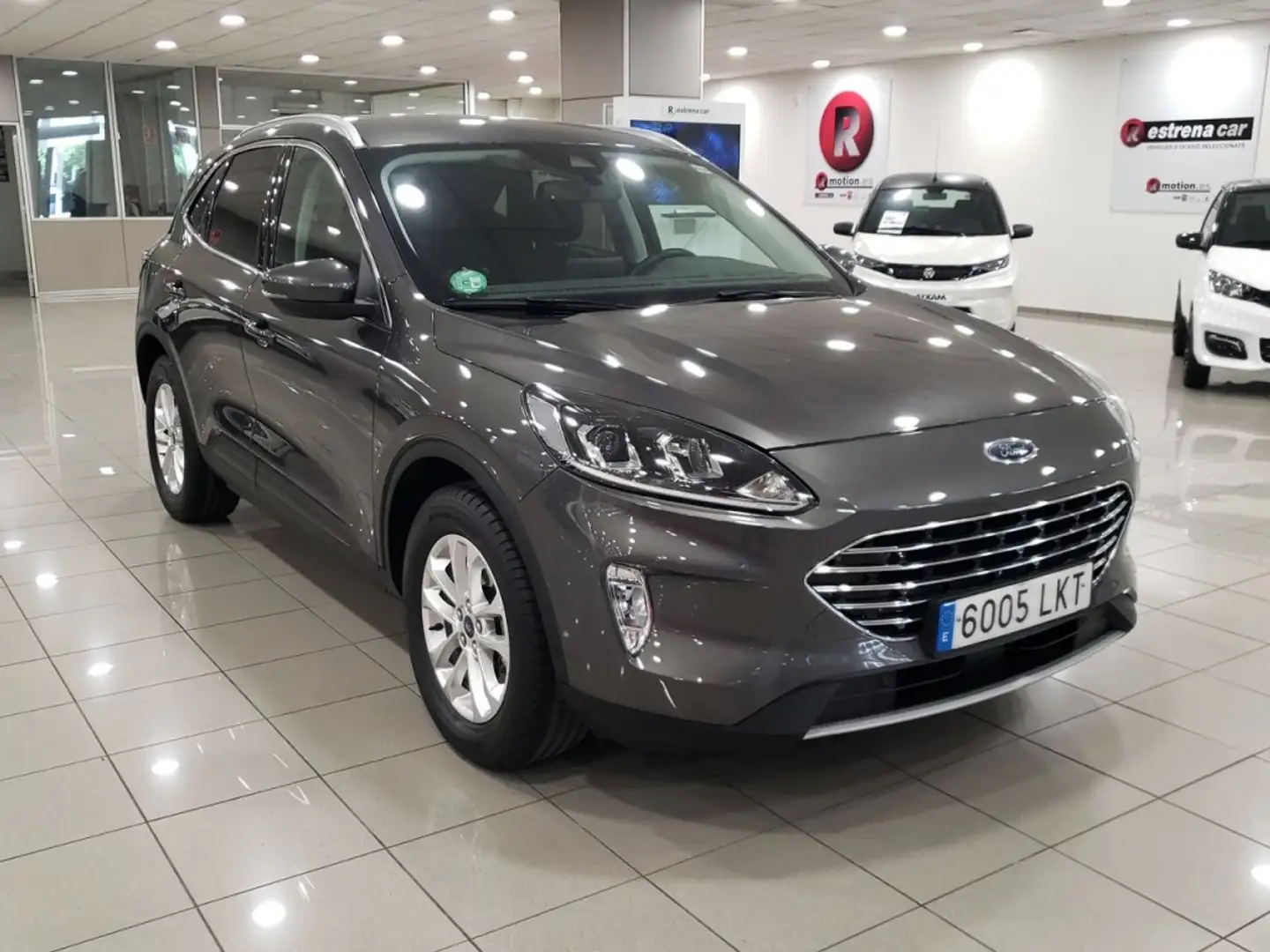 Ford Kuga 1.5 EcoBoost Titanium FWD 150 Grau - 2