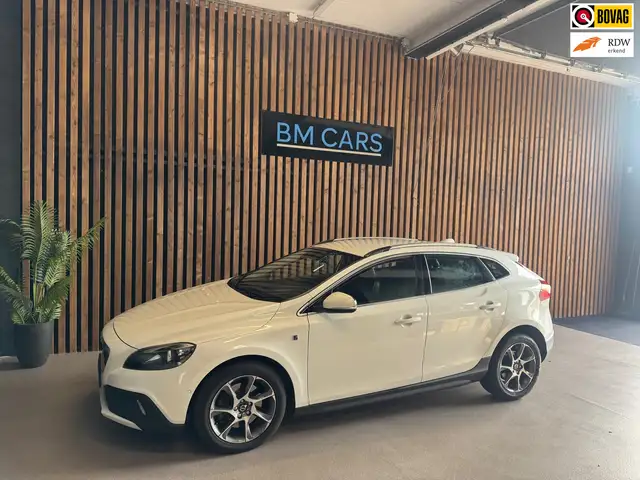 Volvo V40 Cross Country 1.5 T3 Ocean Race Automaat,Leer,Navi
