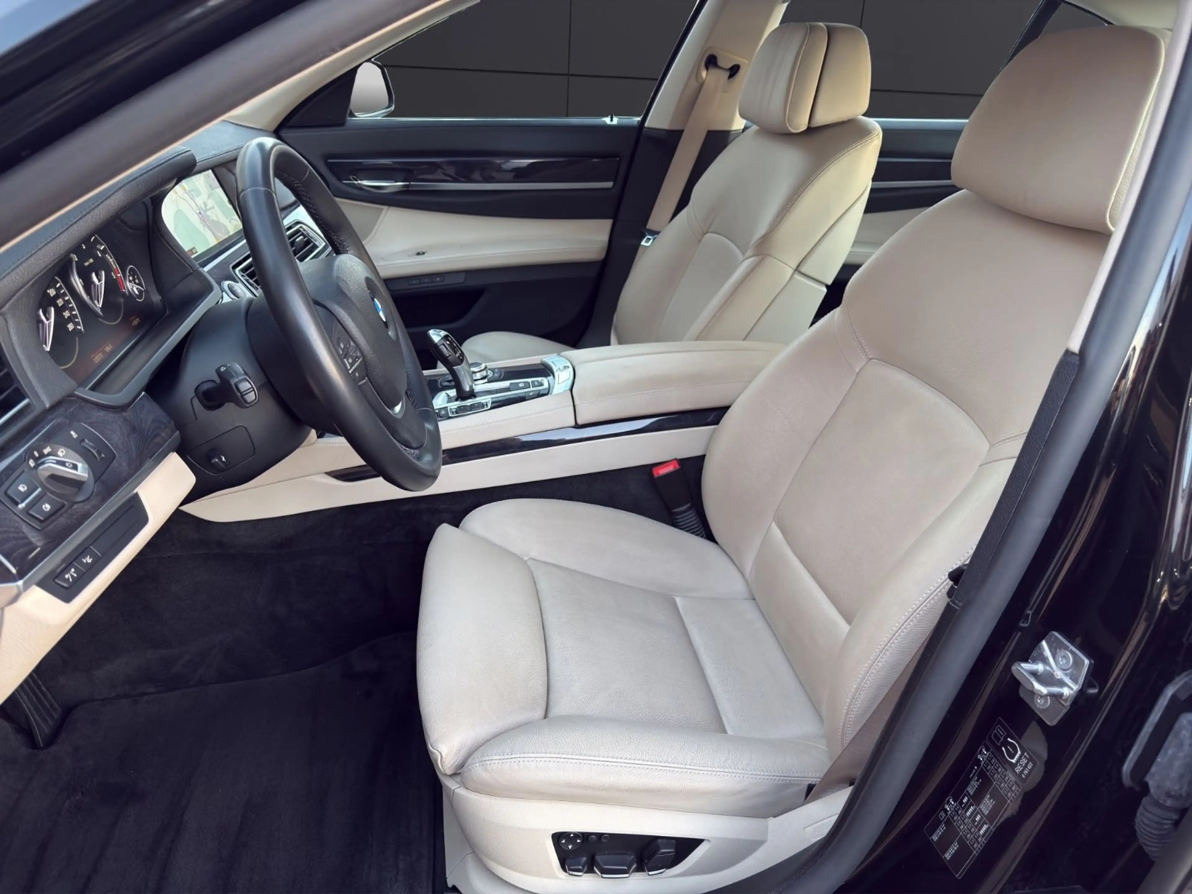 BMW 730 d XENON-NAVI-LEDER-MEMORY-HEAD-HIFI-ASSIST — photo 10