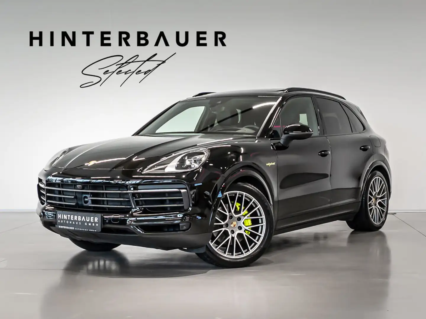Porsche Cayenne Platinum Edition E-Hybrid*AHK*PANO*BOSE* Zwart - 1
