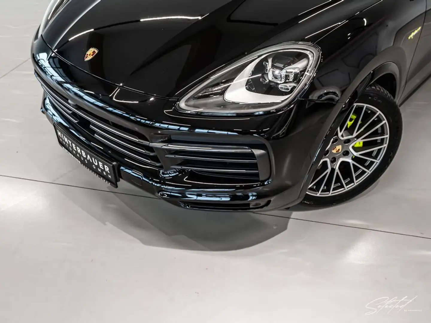 Porsche Cayenne Platinum Edition E-Hybrid*AHK*PANO*BOSE* Noir - 2