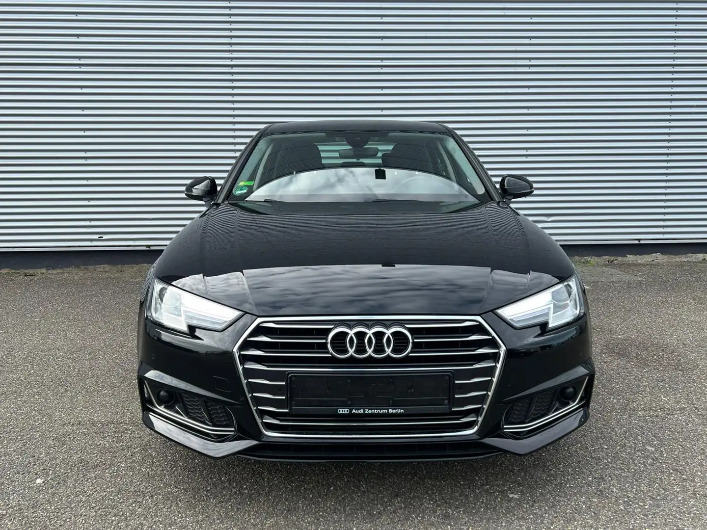 Audi A4 Limousine 35 TFSI Pro Line / Navi / Cruise / Led / Zwart - 2