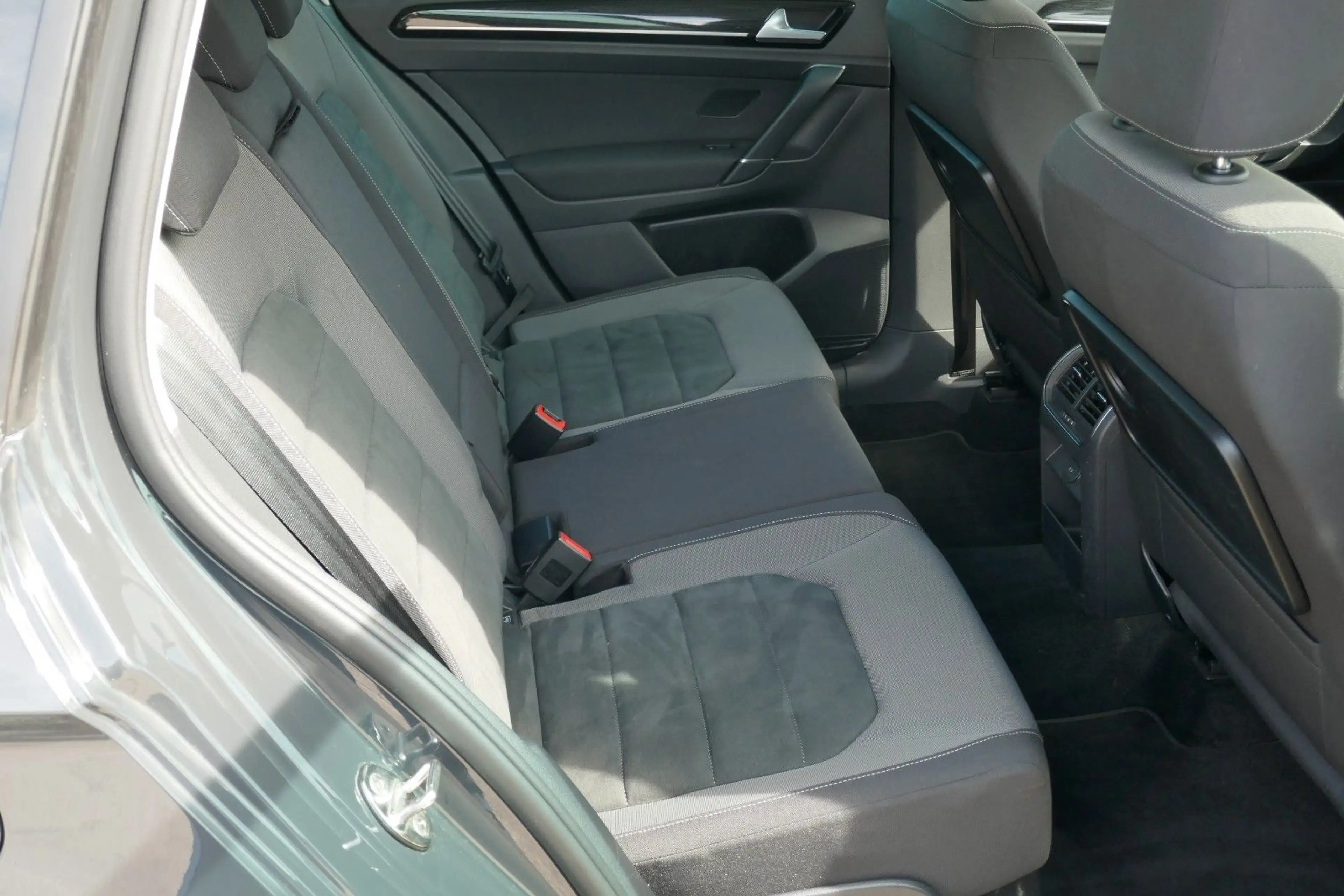 Volkswagen Golf Sportsvan VII Highline AHk/ACC/Navi/RFK/App — photo 9