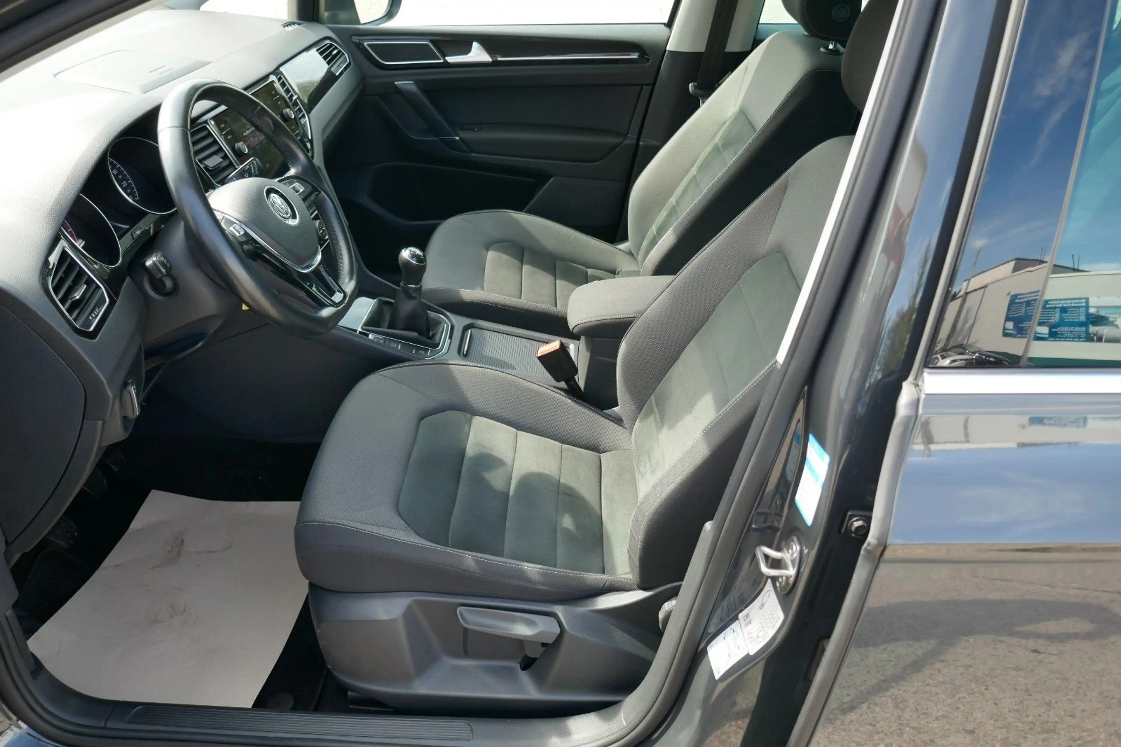 Volkswagen Golf Sportsvan VII Highline AHk/ACC/Navi/RFK/App — photo 7