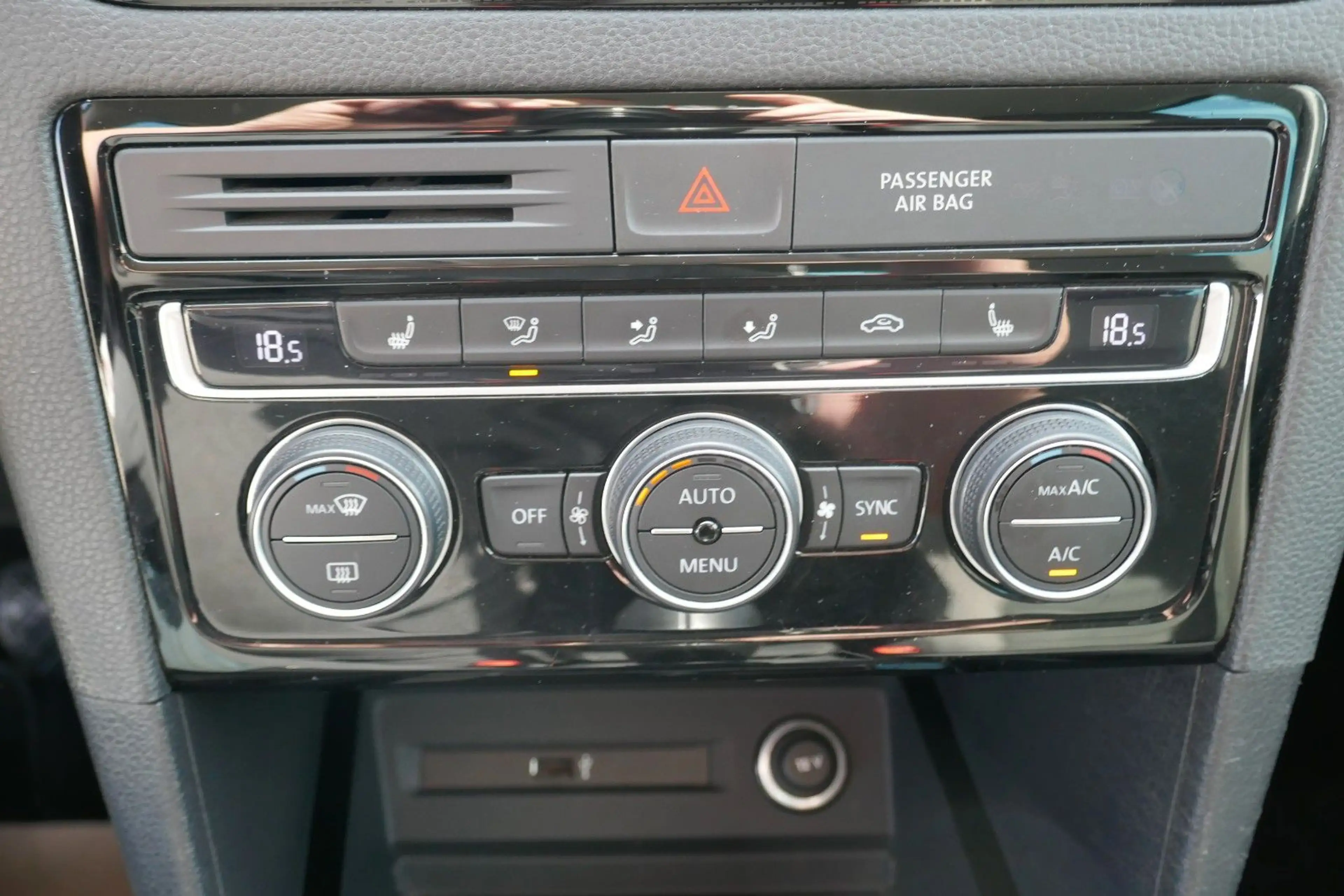 Volkswagen Golf Sportsvan VII Highline AHk/ACC/Navi/RFK/App — photo 14