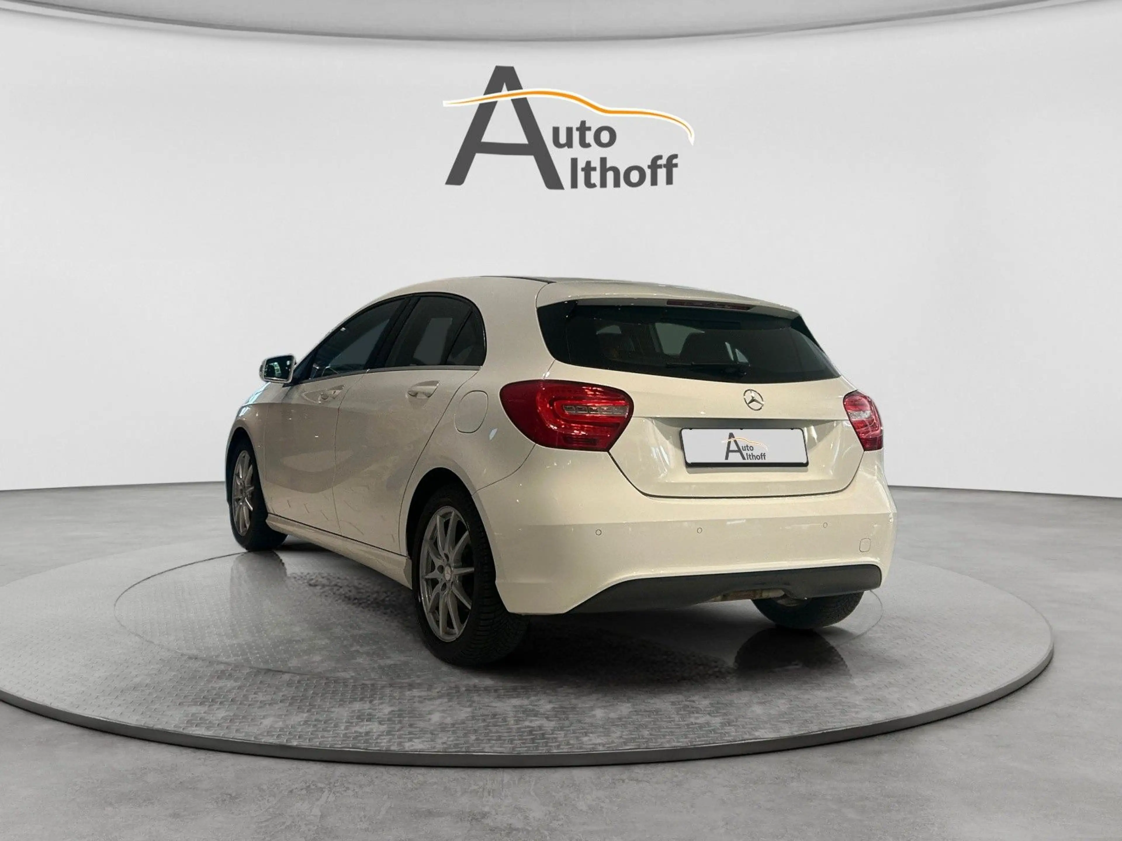 Mercedes-Benz A 180 A180 Style NAVI SITZ BI-XENON KLIMA — photo 4