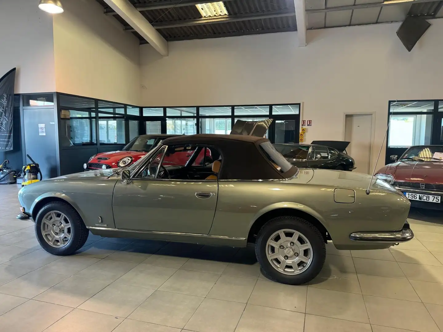 Peugeot 504 2.7 V6 Beige - 2