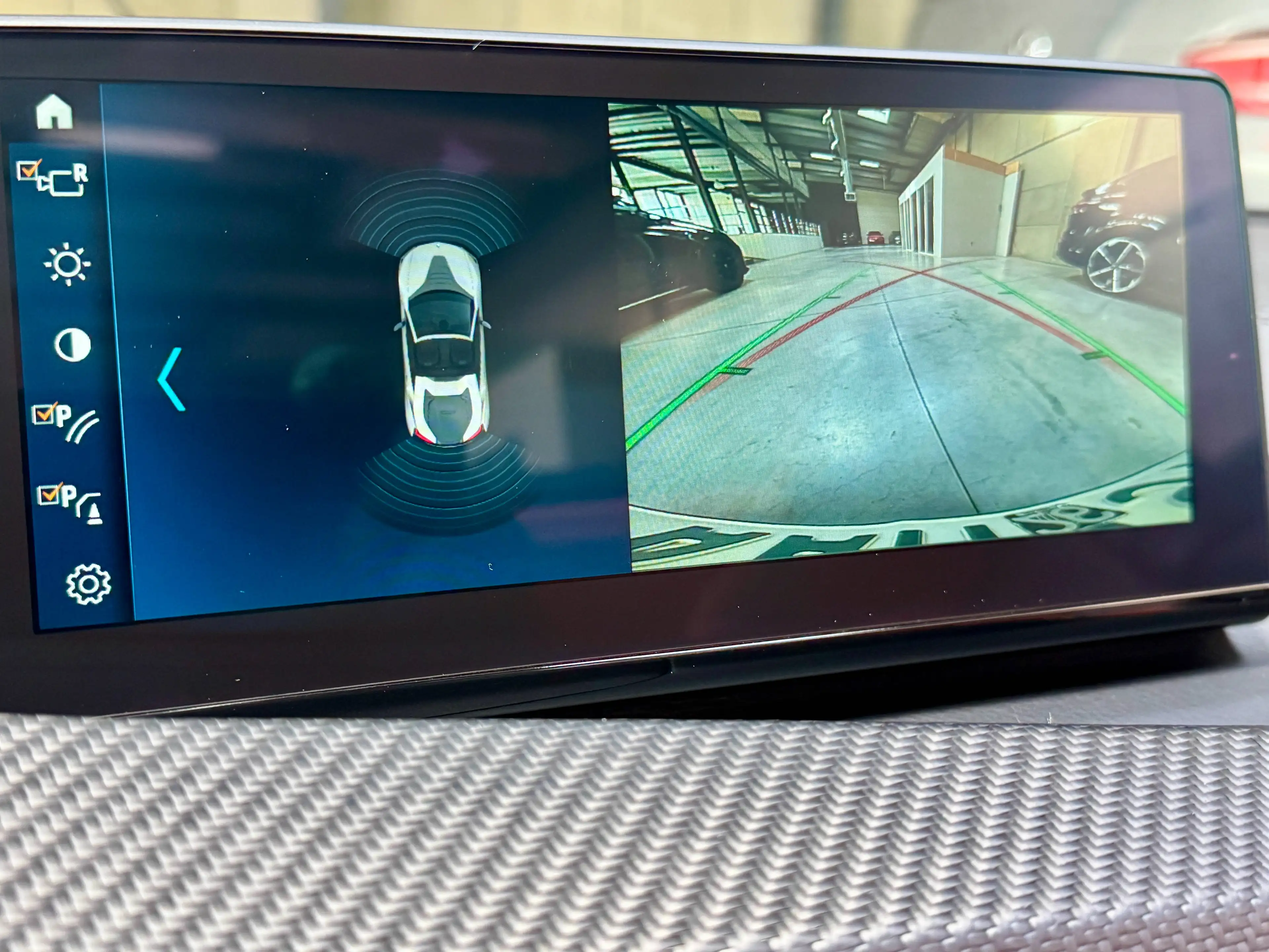 BMW i8 Roadster PHEV First Edition/Harman Kardon/HUD — photo 20