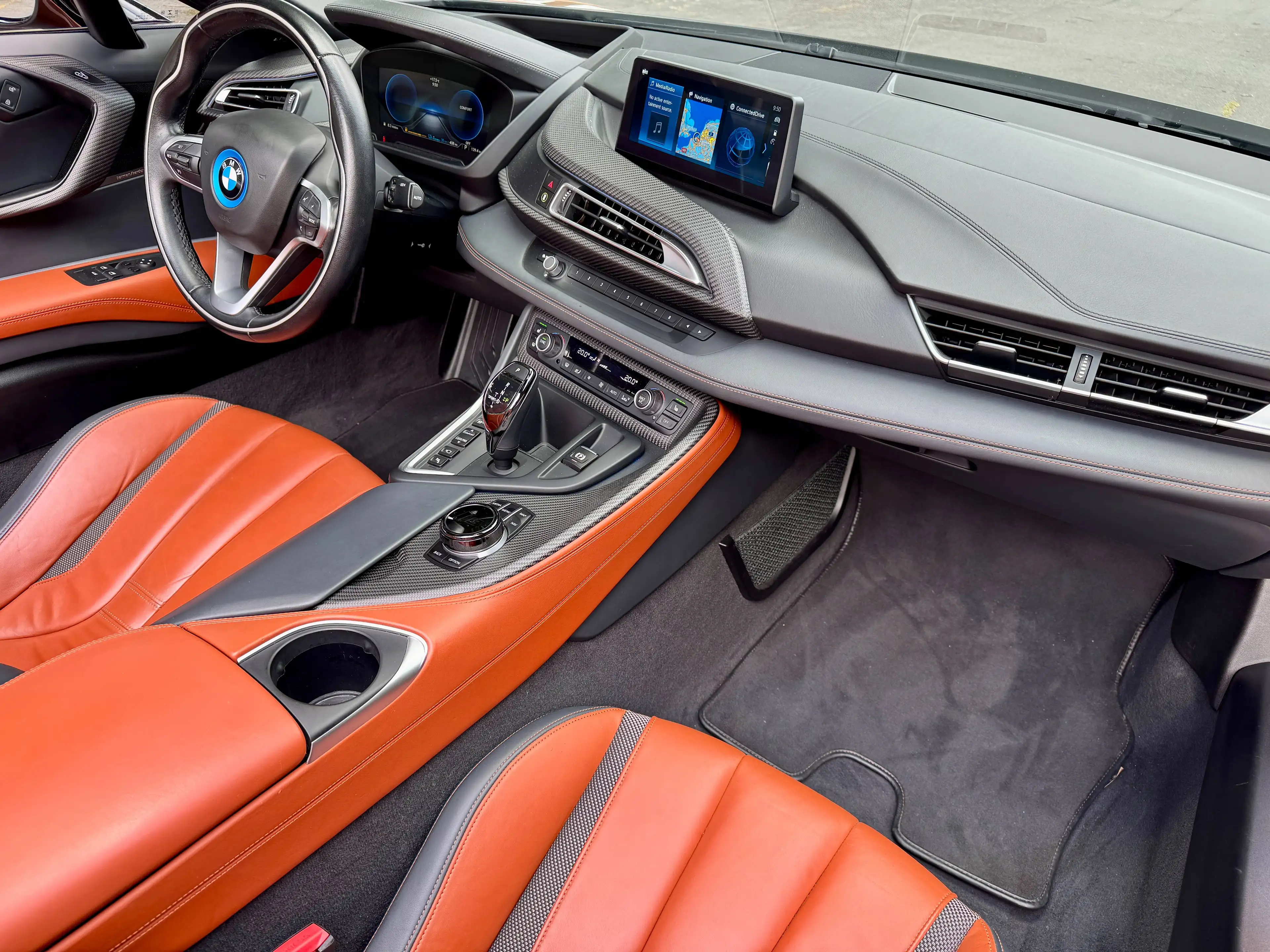 BMW i8 Roadster PHEV First Edition/Harman Kardon/HUD — photo 17