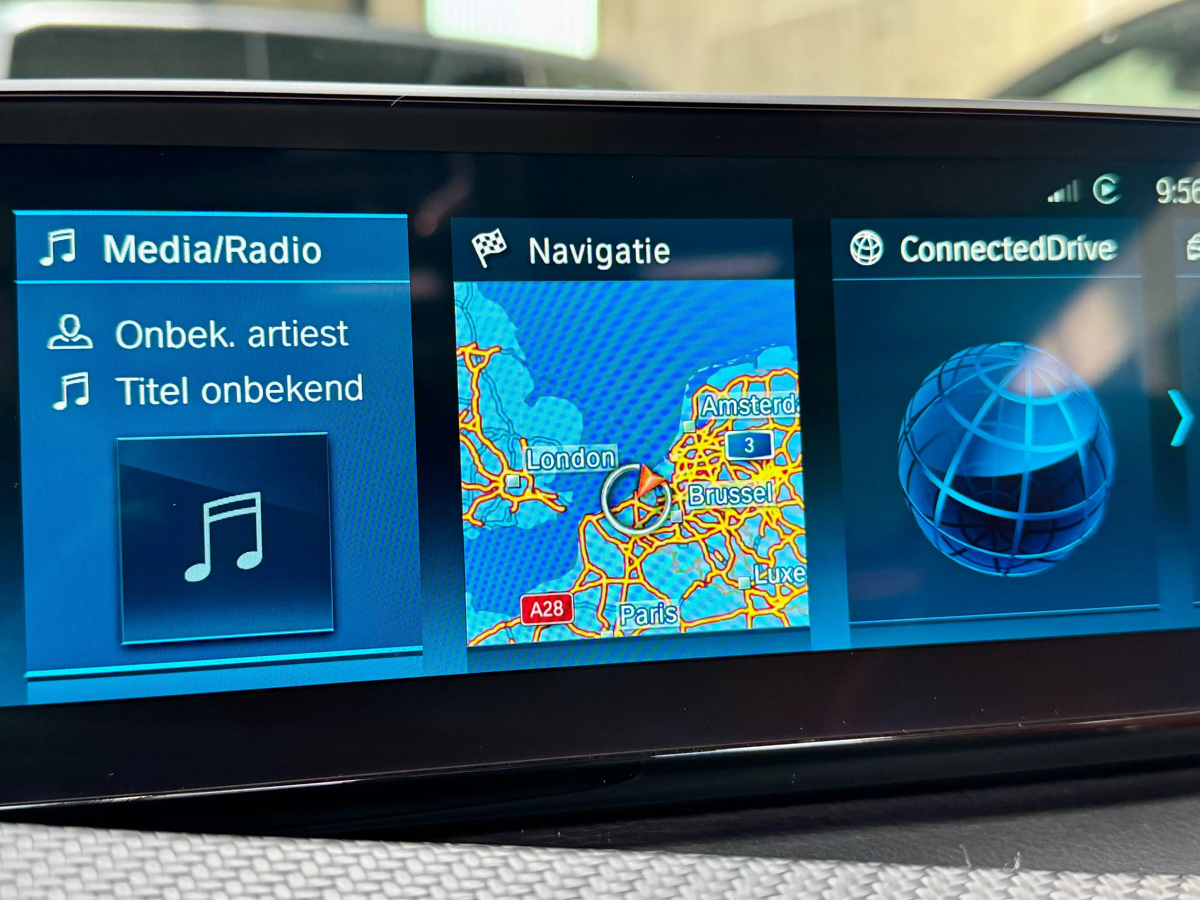 BMW i8 Roadster PHEV First Edition/Harman Kardon/HUD — photo 22