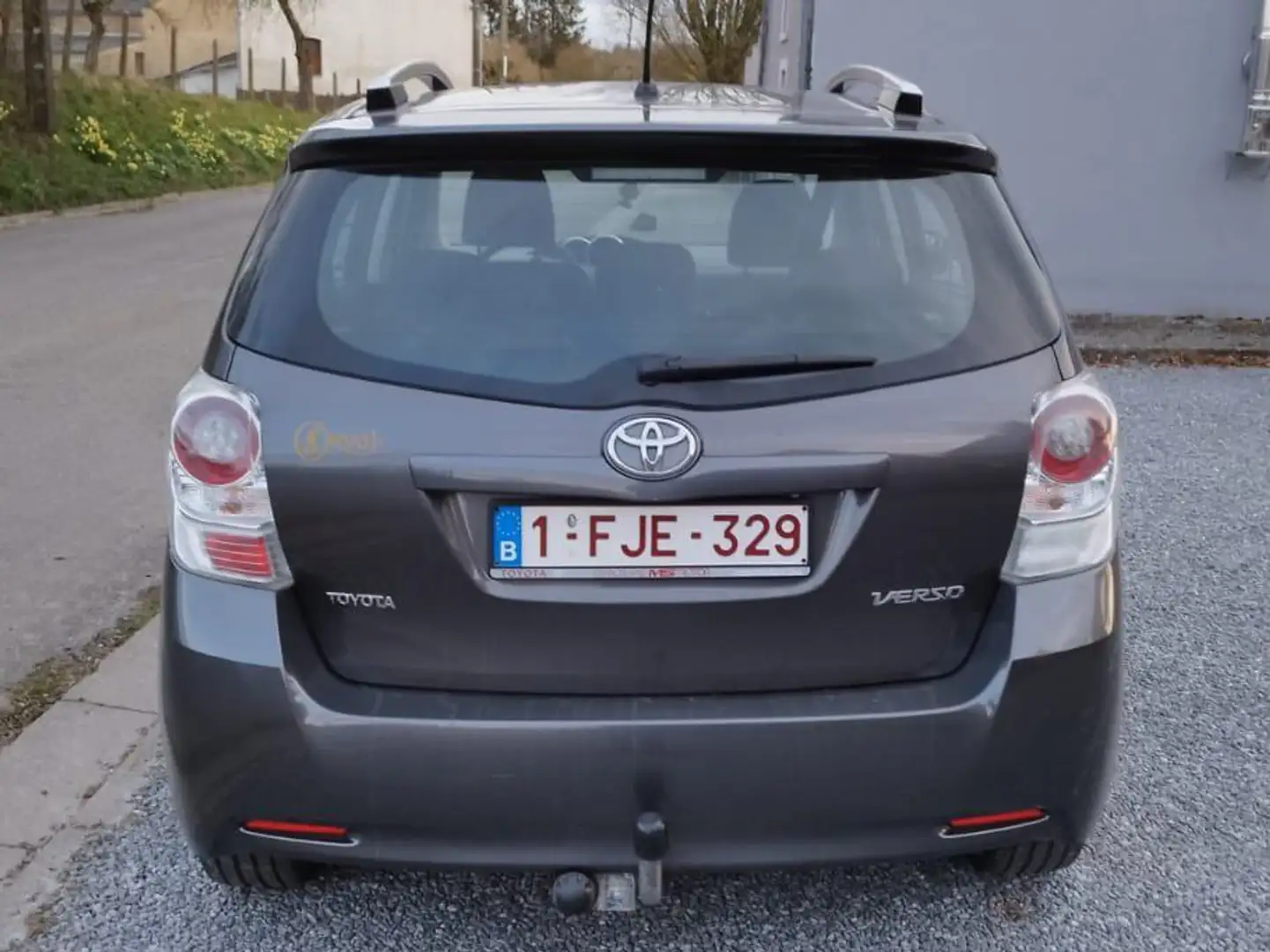 Toyota Verso Verso+126+D-4D+5pl+FAP+Lounge Gris - 1