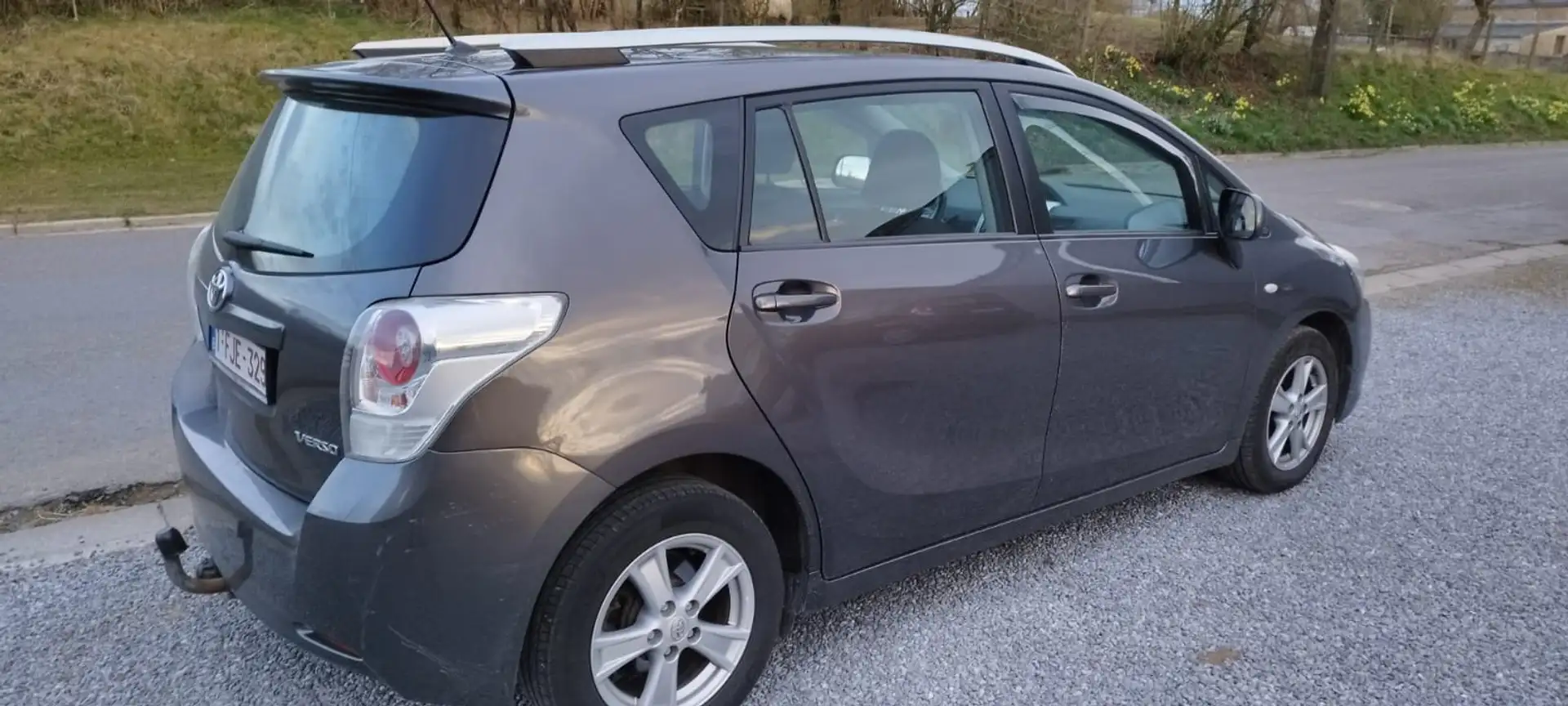 Toyota Verso Verso+126+D-4D+5pl+FAP+Lounge Gris - 2