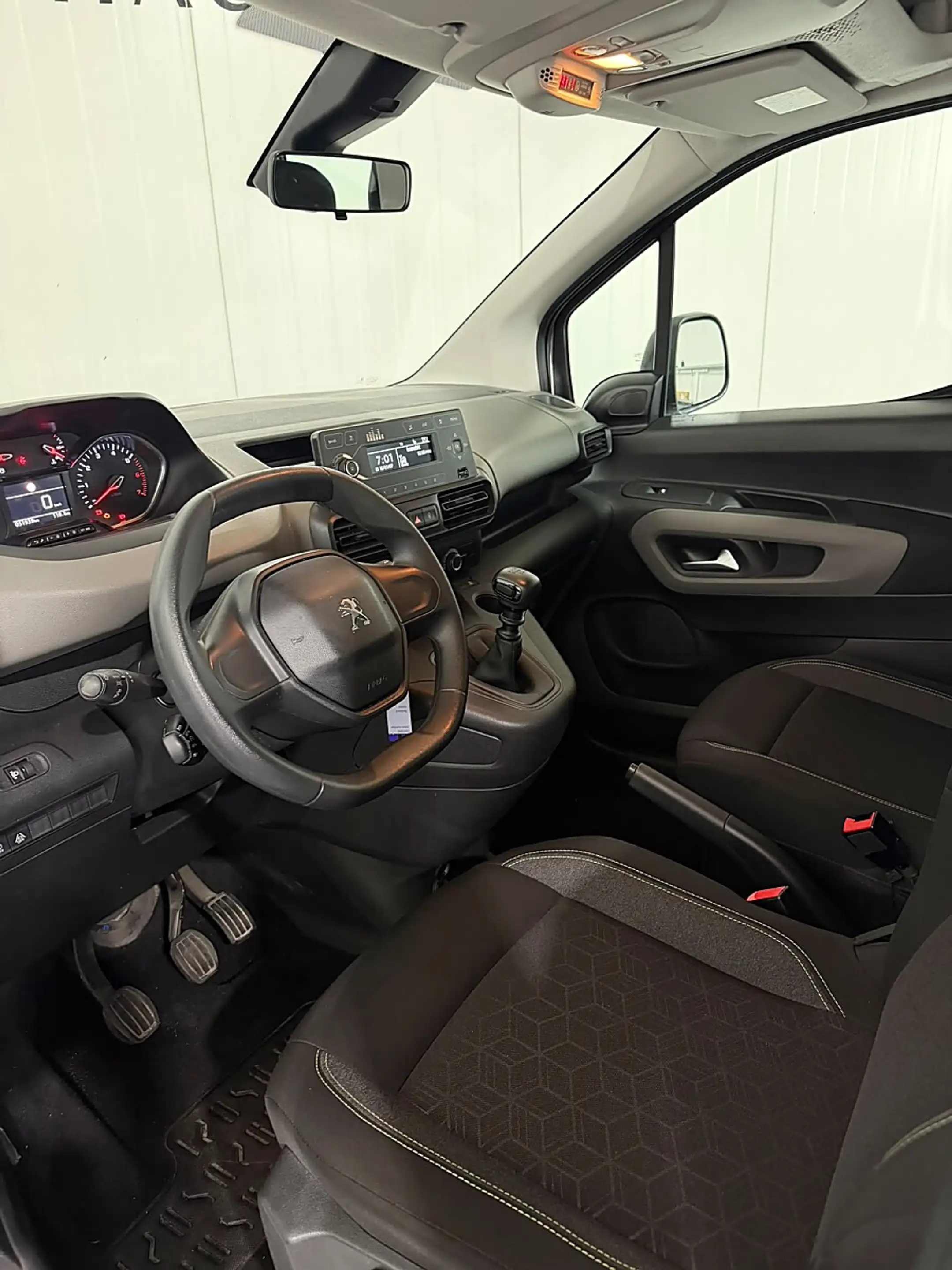 Peugeot Rifter 1,2 PureTech 110 S&S Active — photo 8