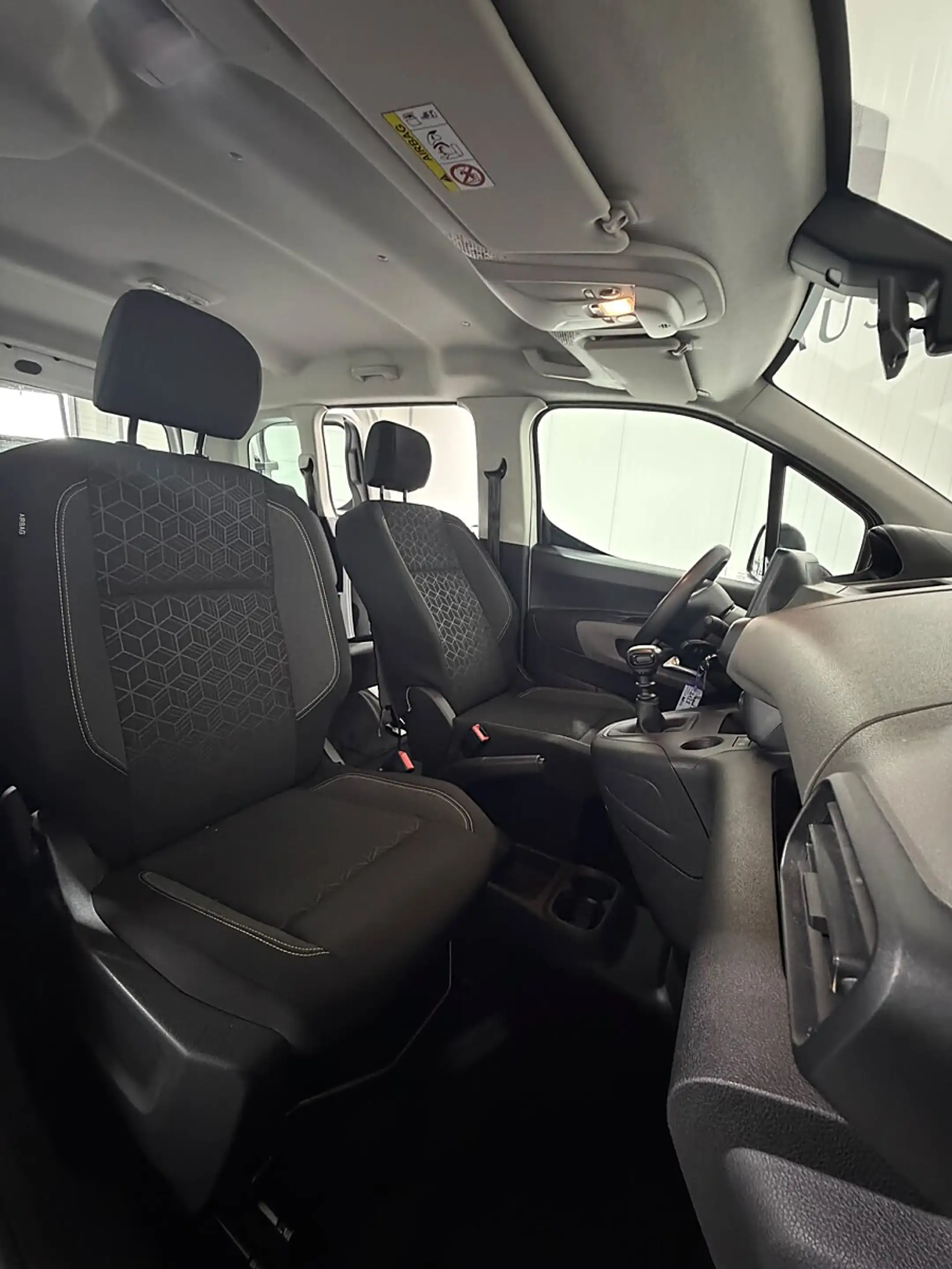 Peugeot Rifter 1,2 PureTech 110 S&S Active — photo 12