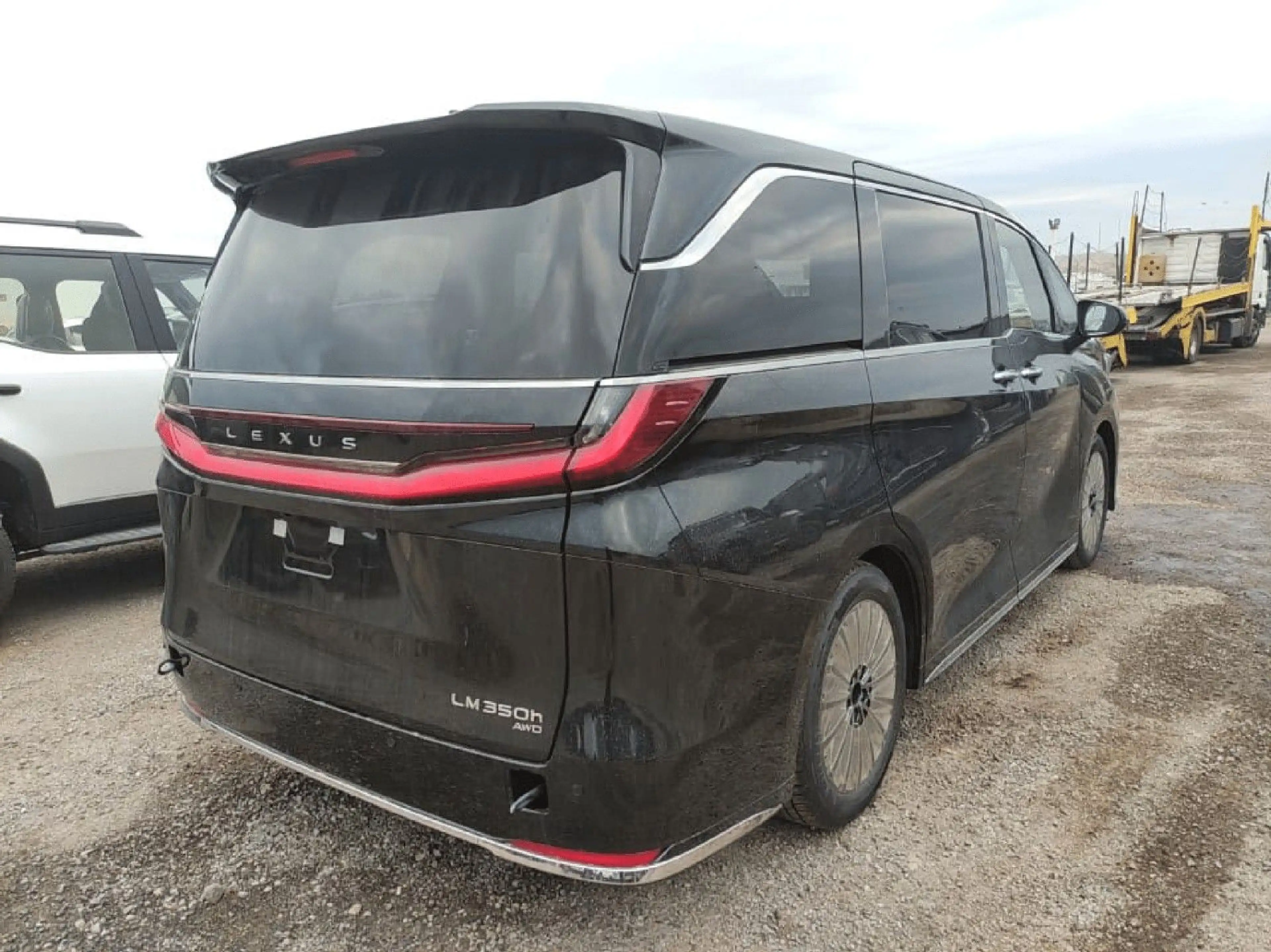 Lexus LM 350h VIP+4SEATS+NEW MODEL2025 — photo 4