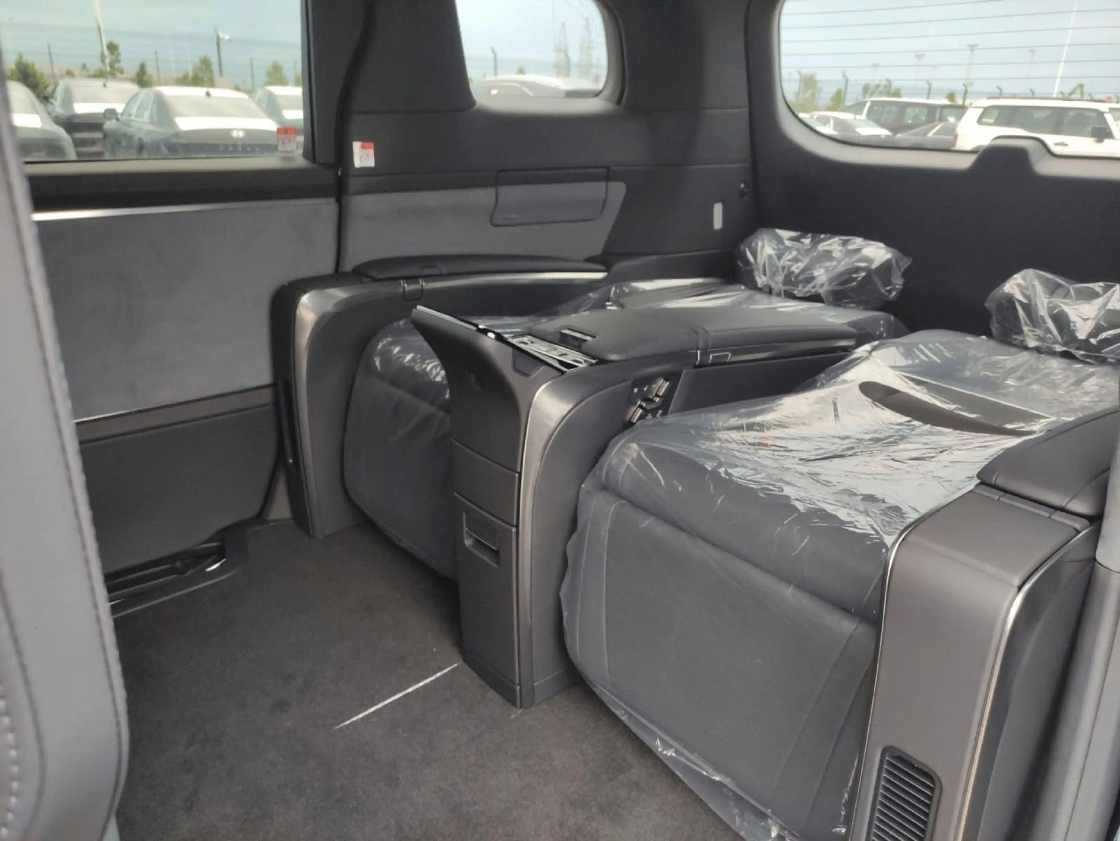 Lexus LM 350h VIP+4SEATS+NEW MODEL2025 — photo 8