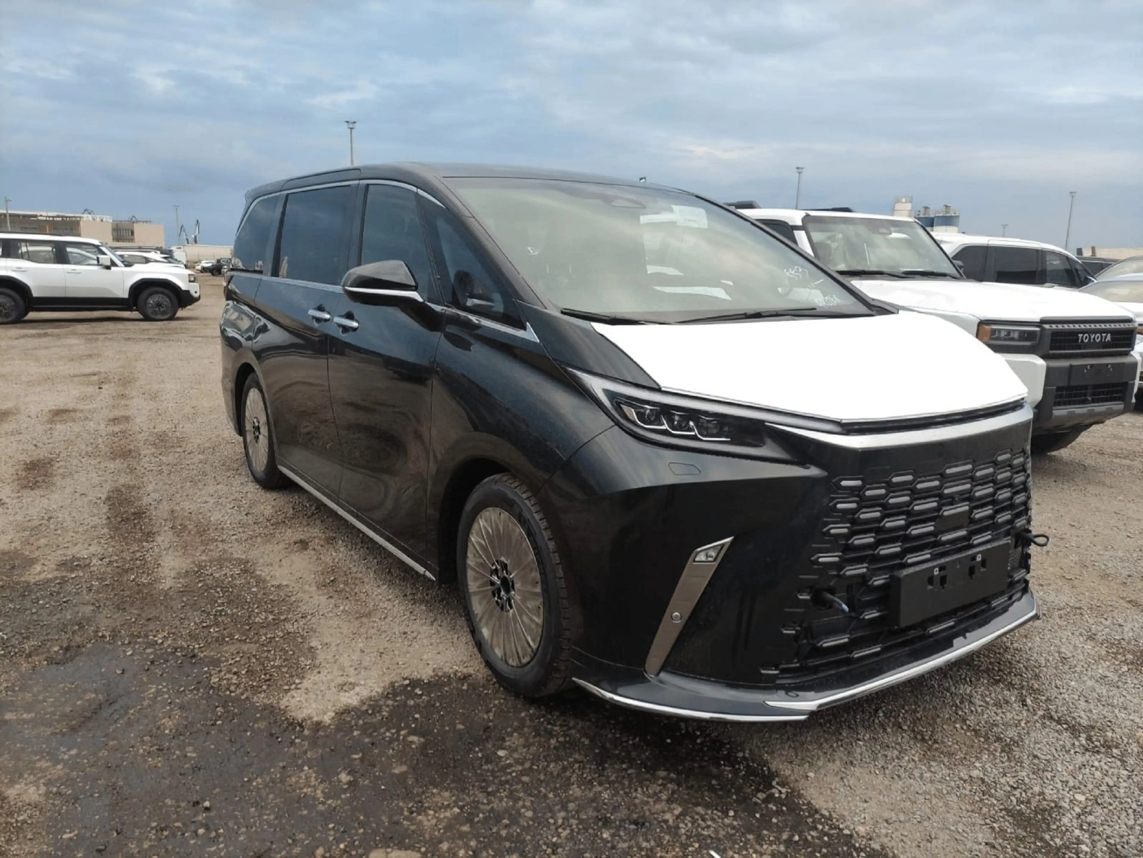 Lexus LM 350h VIP+4SEATS+NEW MODEL2025 — photo 5