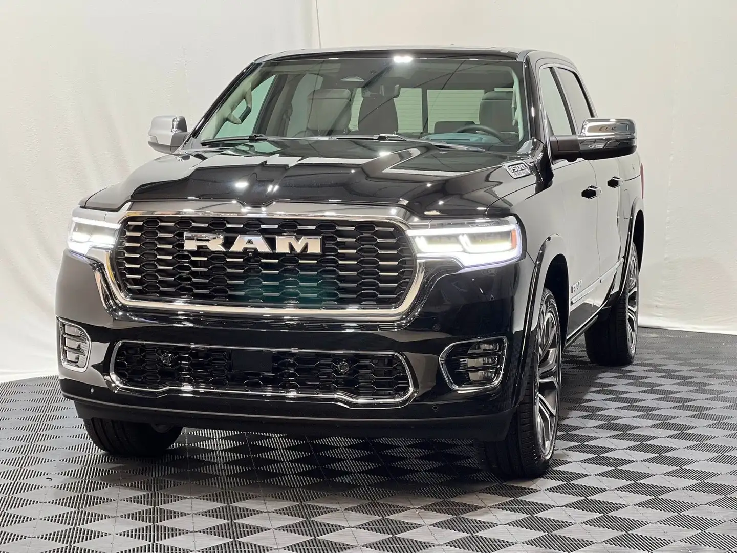 Dodge RAM 1500 Tungsten H/O 3.0L MY25 Nero - 2