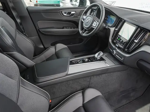 Volvo XC60 view 9