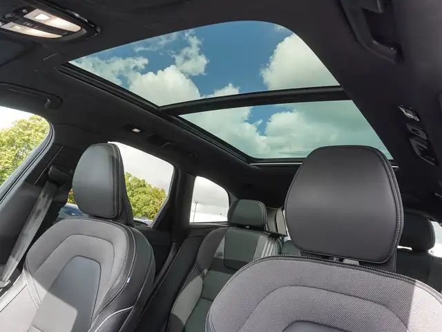 Volvo XC60 view 8