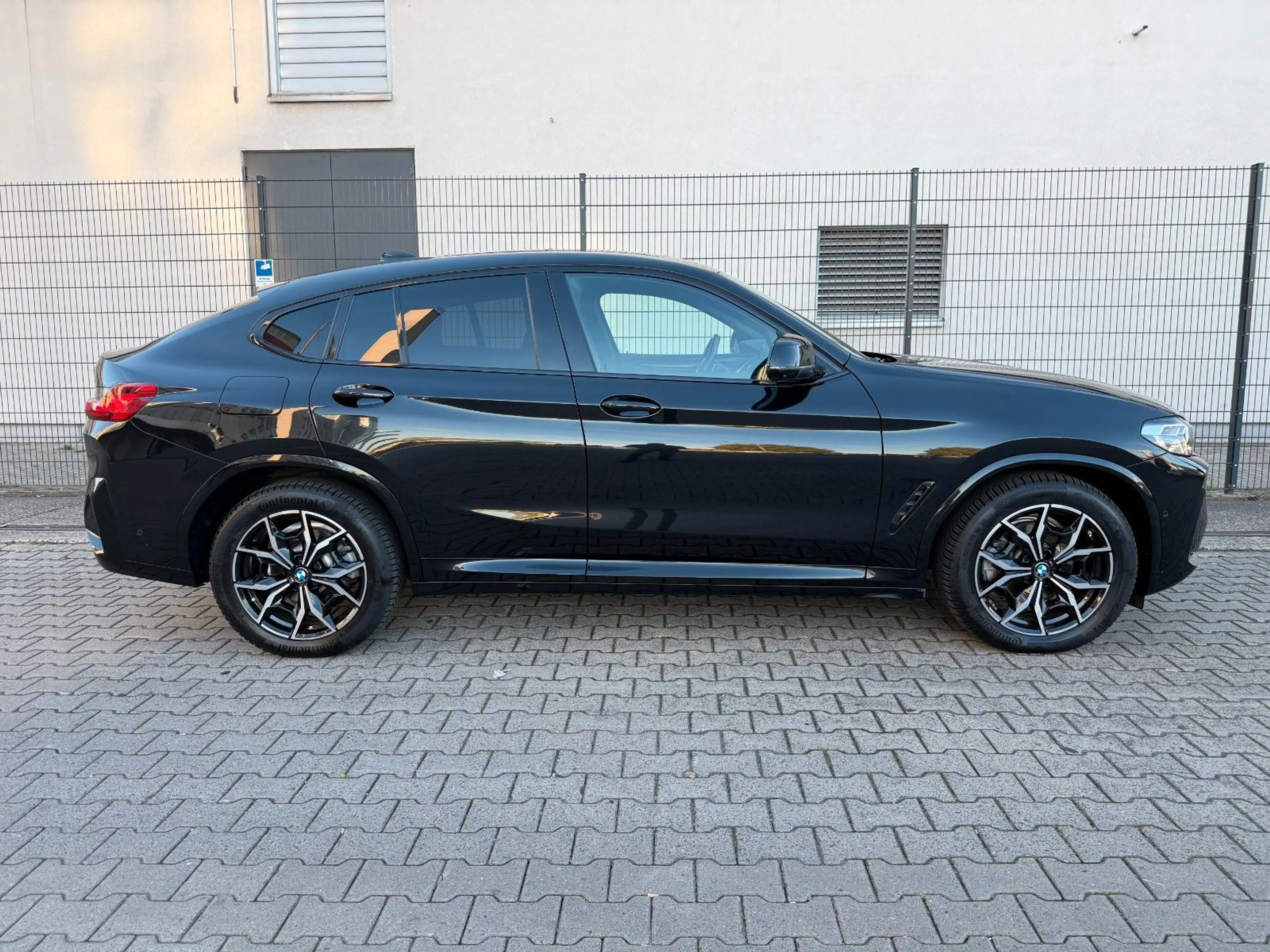 BMW X4 xDrive 20 d M Sport PANO/360°/LASER/MEMORY — photo 2