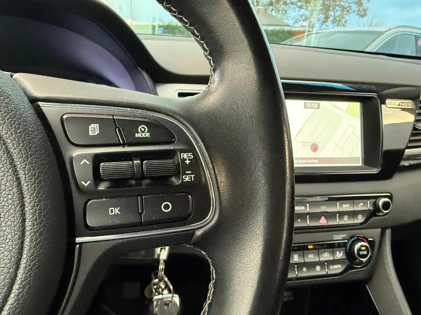 Kia Niro 1.6 GDi Hybrid First Edition - Half Leder - Navi - Blanco - 2