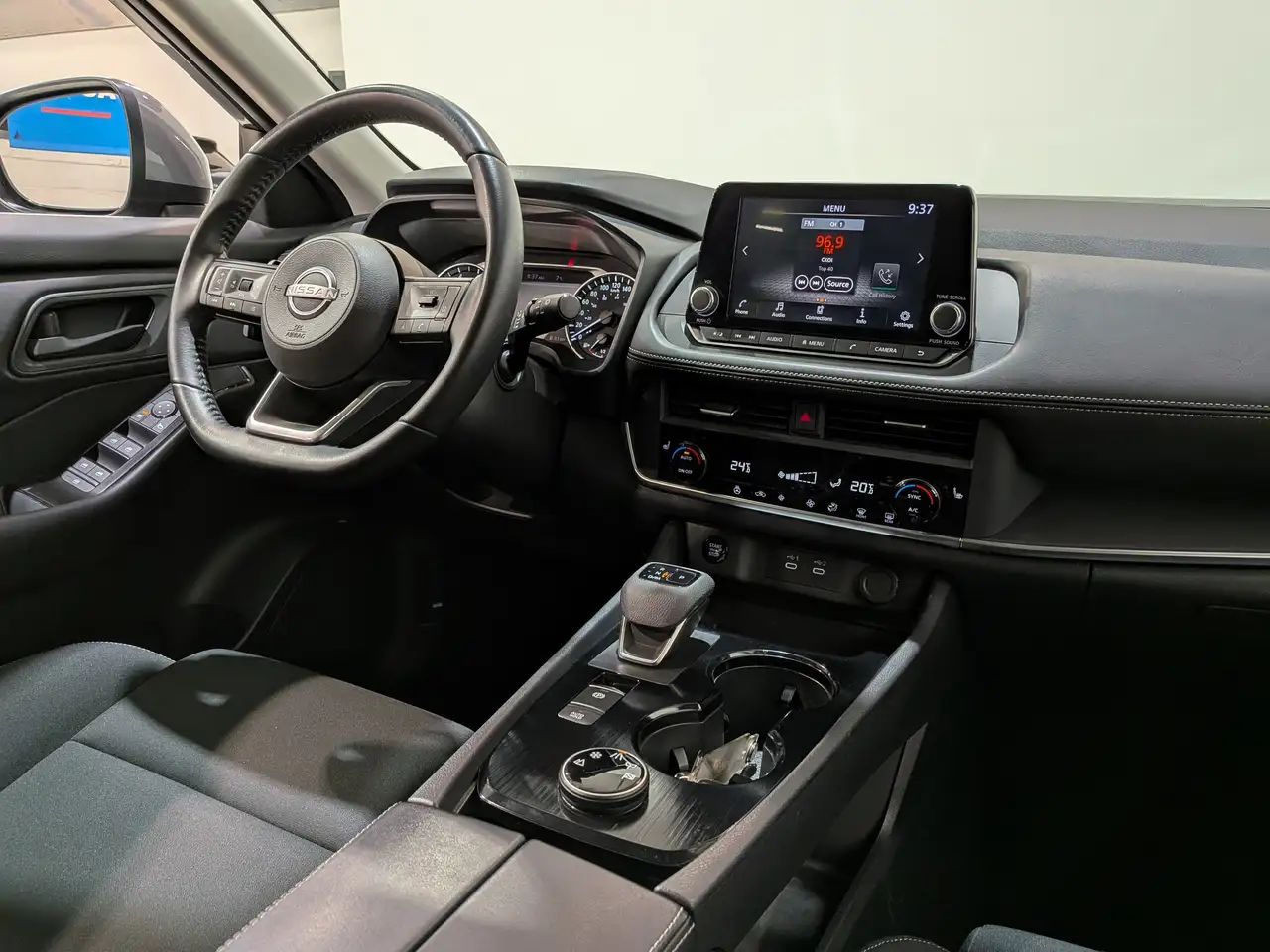 Nissan Rogue снимка Nissan Rogue