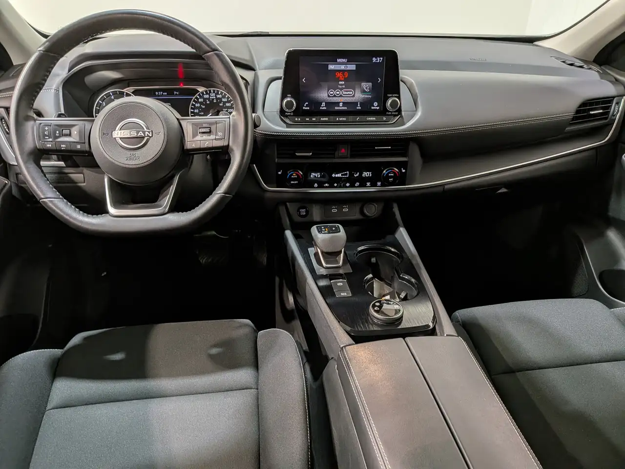 Nissan Rogue снимка Nissan Rogue