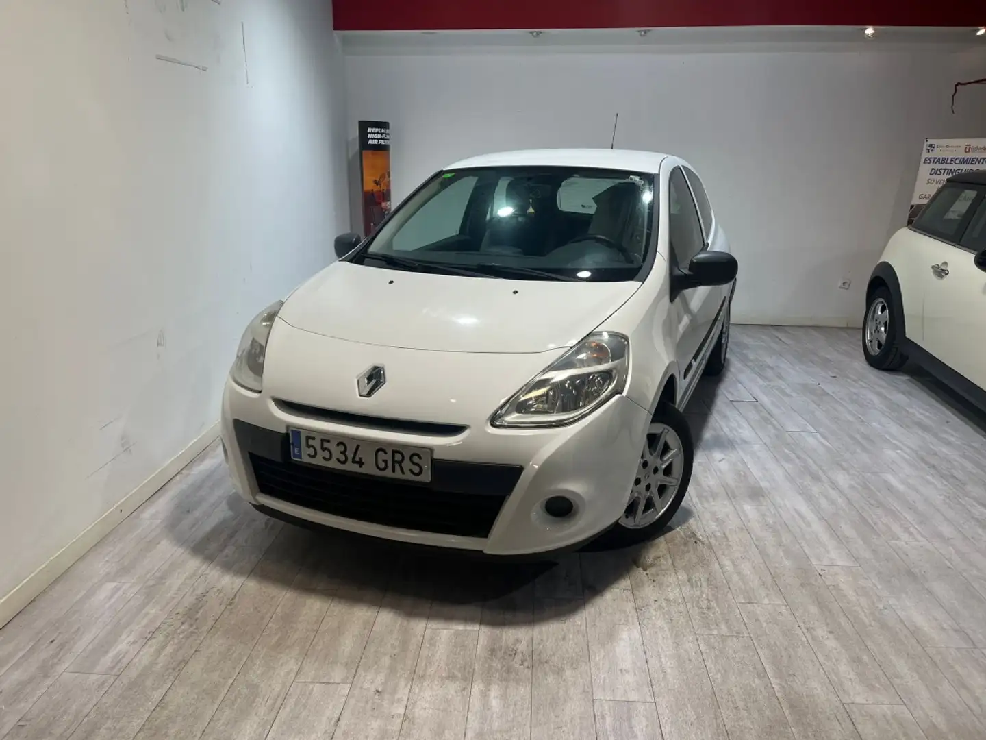 Renault Clio 1.2 16v Authentique Blanco - 1