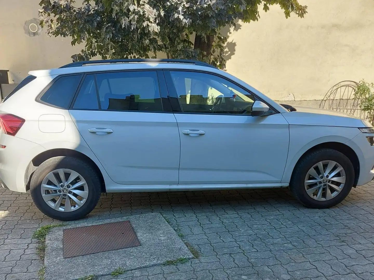 Skoda Kamiq Kamiq 1,0 TSI Active Active Weiß - 2