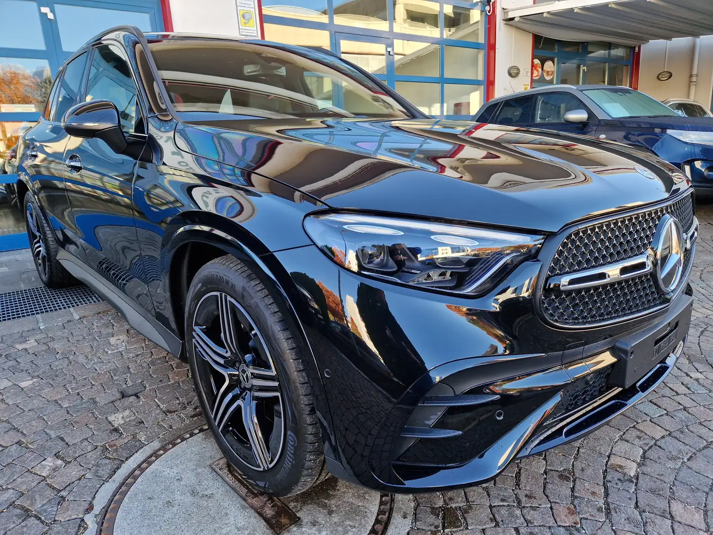 Mercedes-Benz GLC 220 d197Cv4Matic AMG Night DigLight DigCock 20"Keyless Zwart - 2