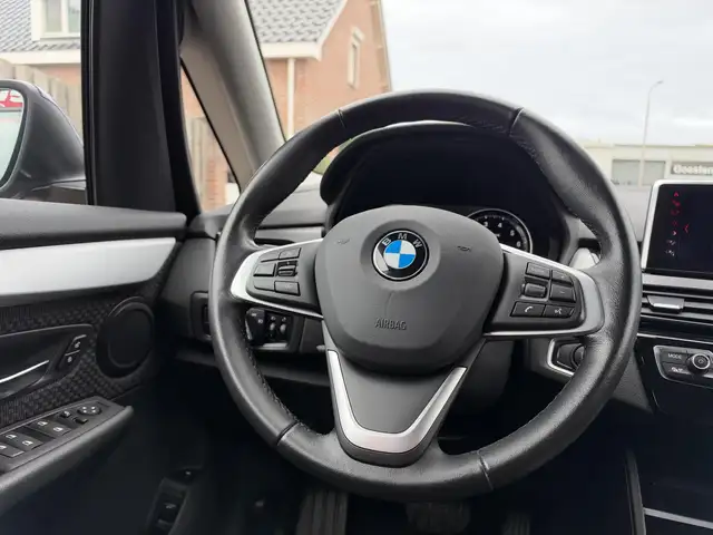 BMW 2 Series view 12