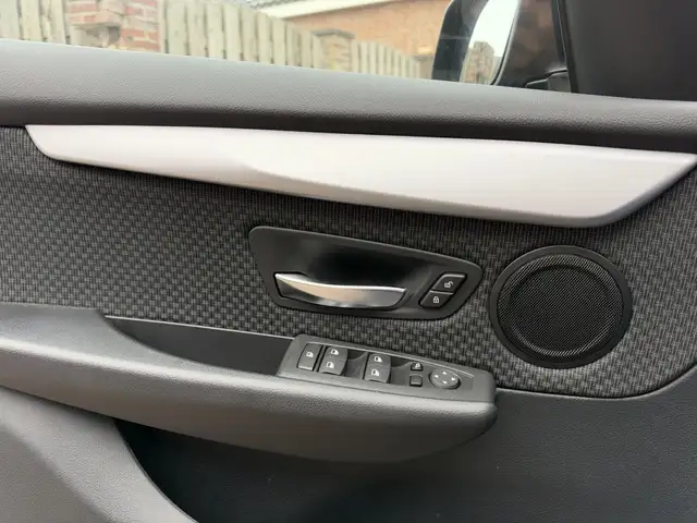 BMW 2 Series view 9