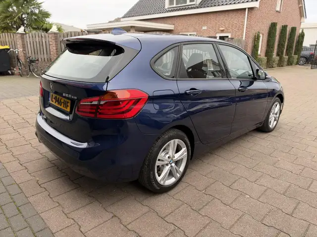 BMW 2 Series view 10