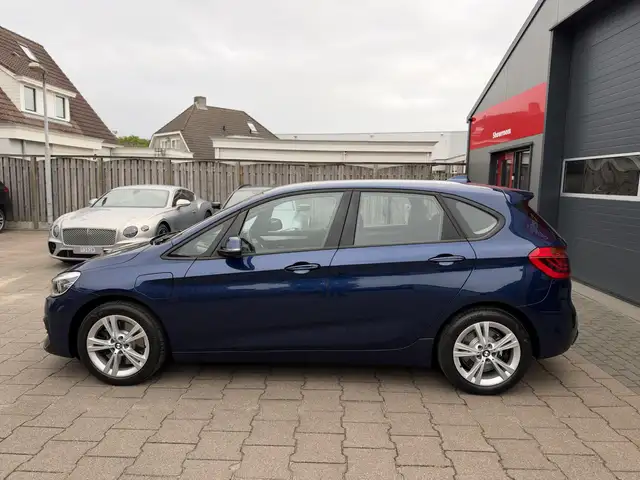 BMW 2 Series view 4
