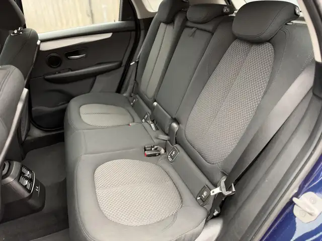 BMW 2 Series view 11