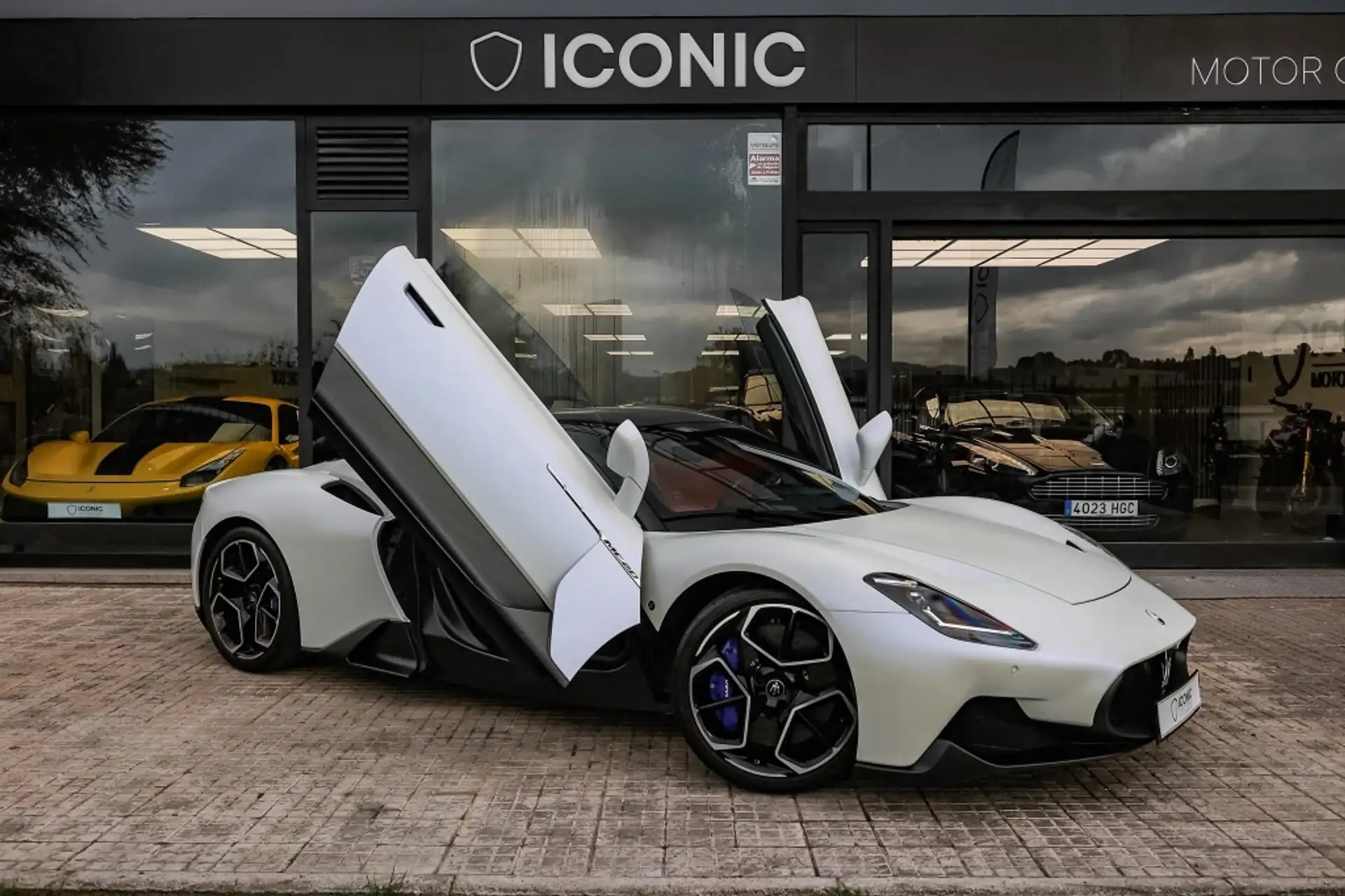 마세라티 MC20 Coupe 2025 흰색 사진 1