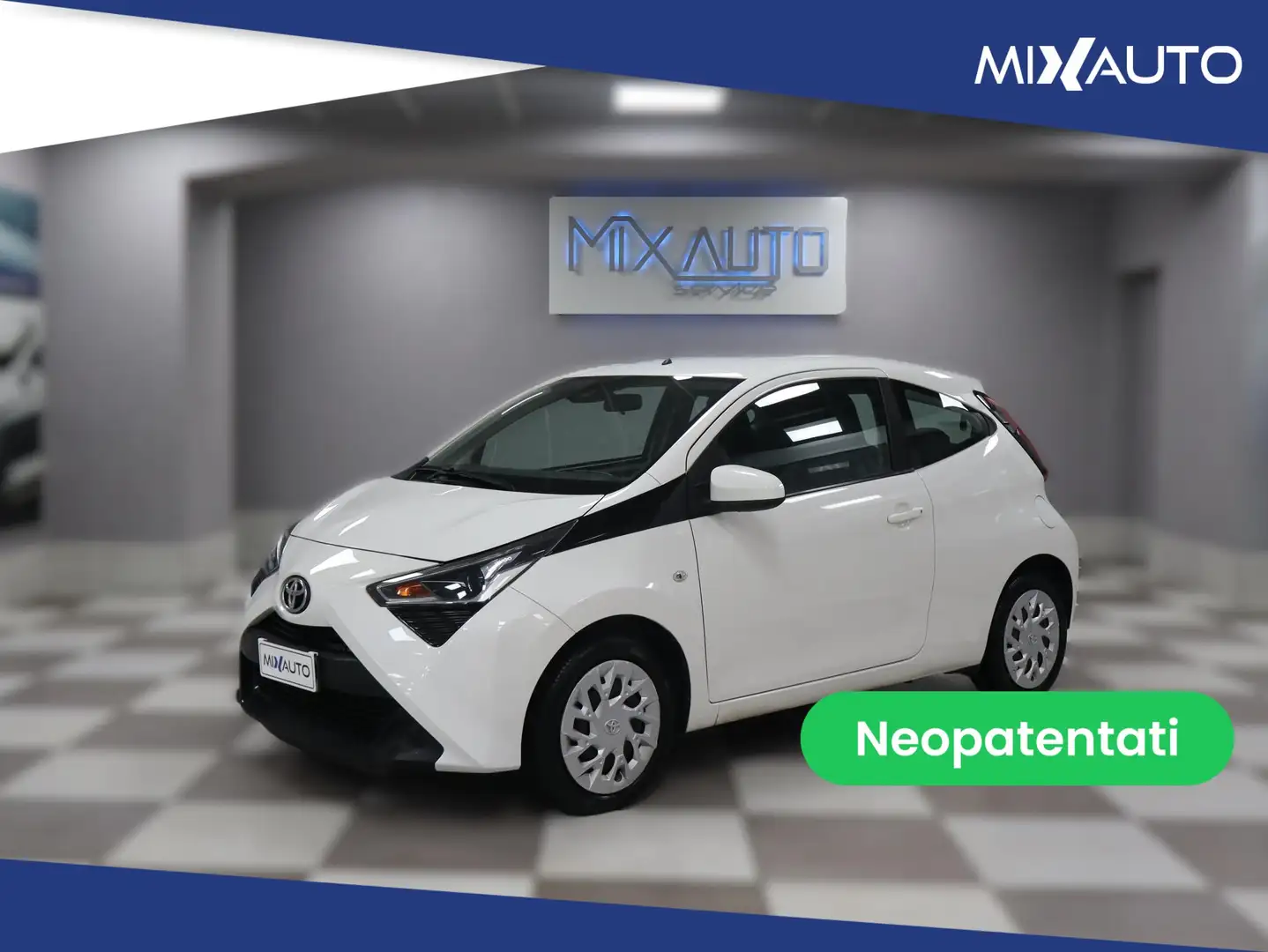 Toyota Aygo 1.0 3 Porte x-Cool 72CV Bianco - 1