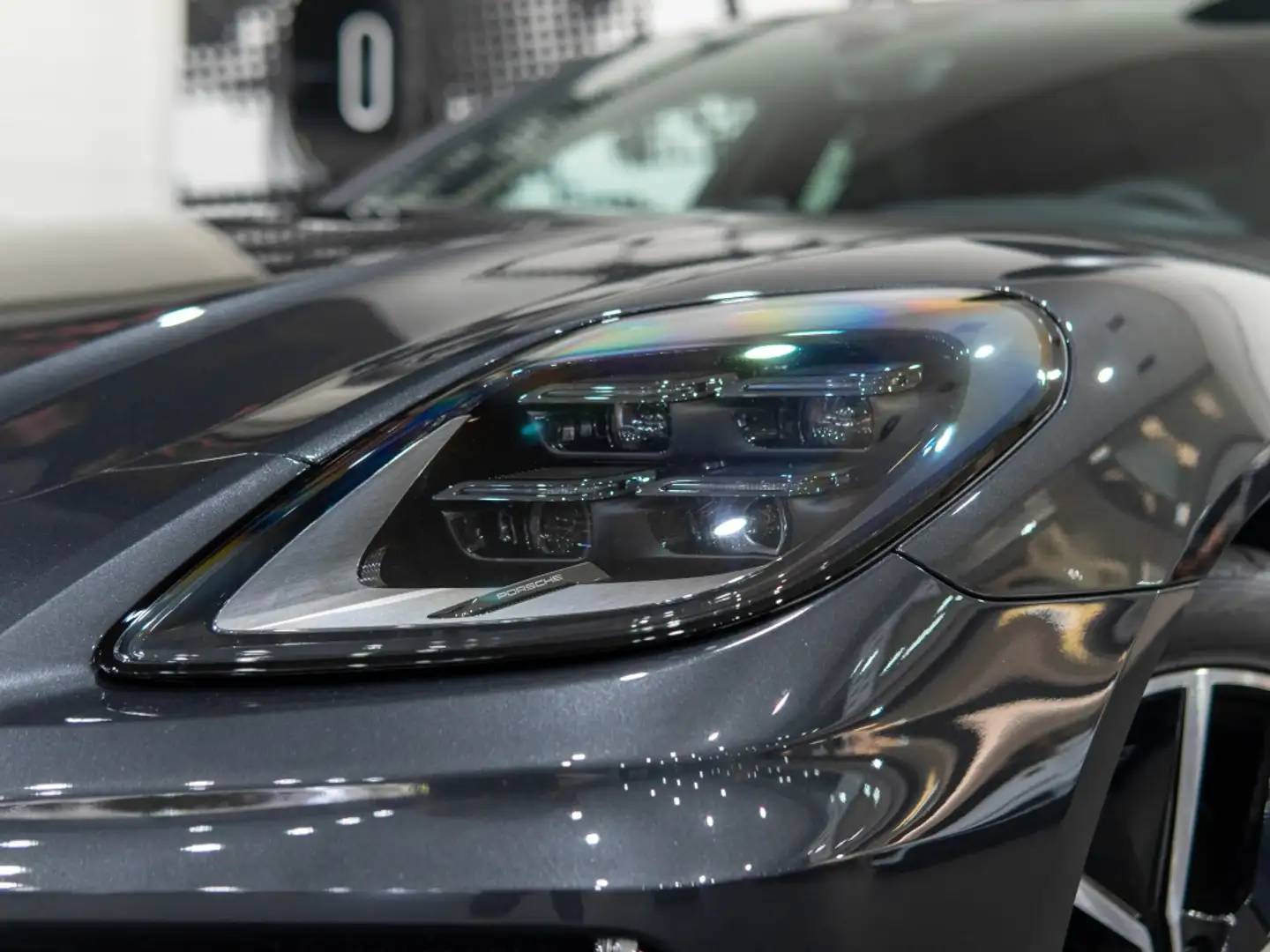 Porsche Panamera 4 Aut. Grijs - 2