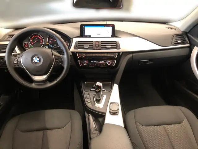 BMW 3 Series view 8
