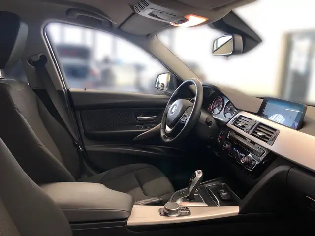 BMW 3 Series view 12