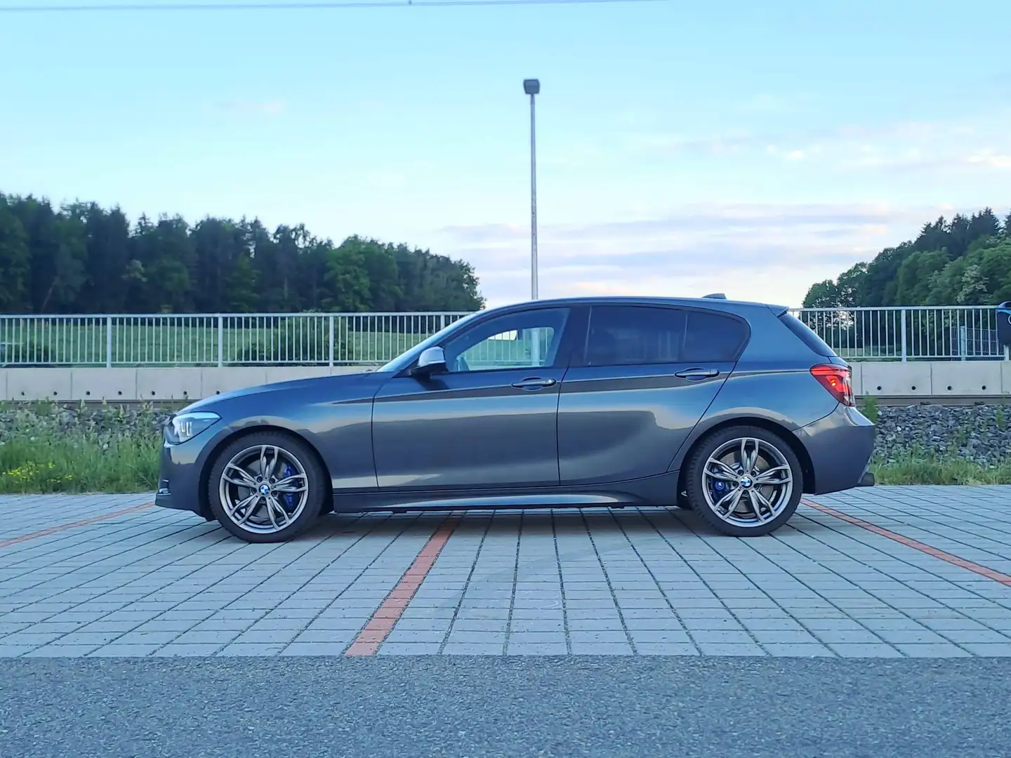 BMW 135 M135i xDrive Aut. Grau - 2