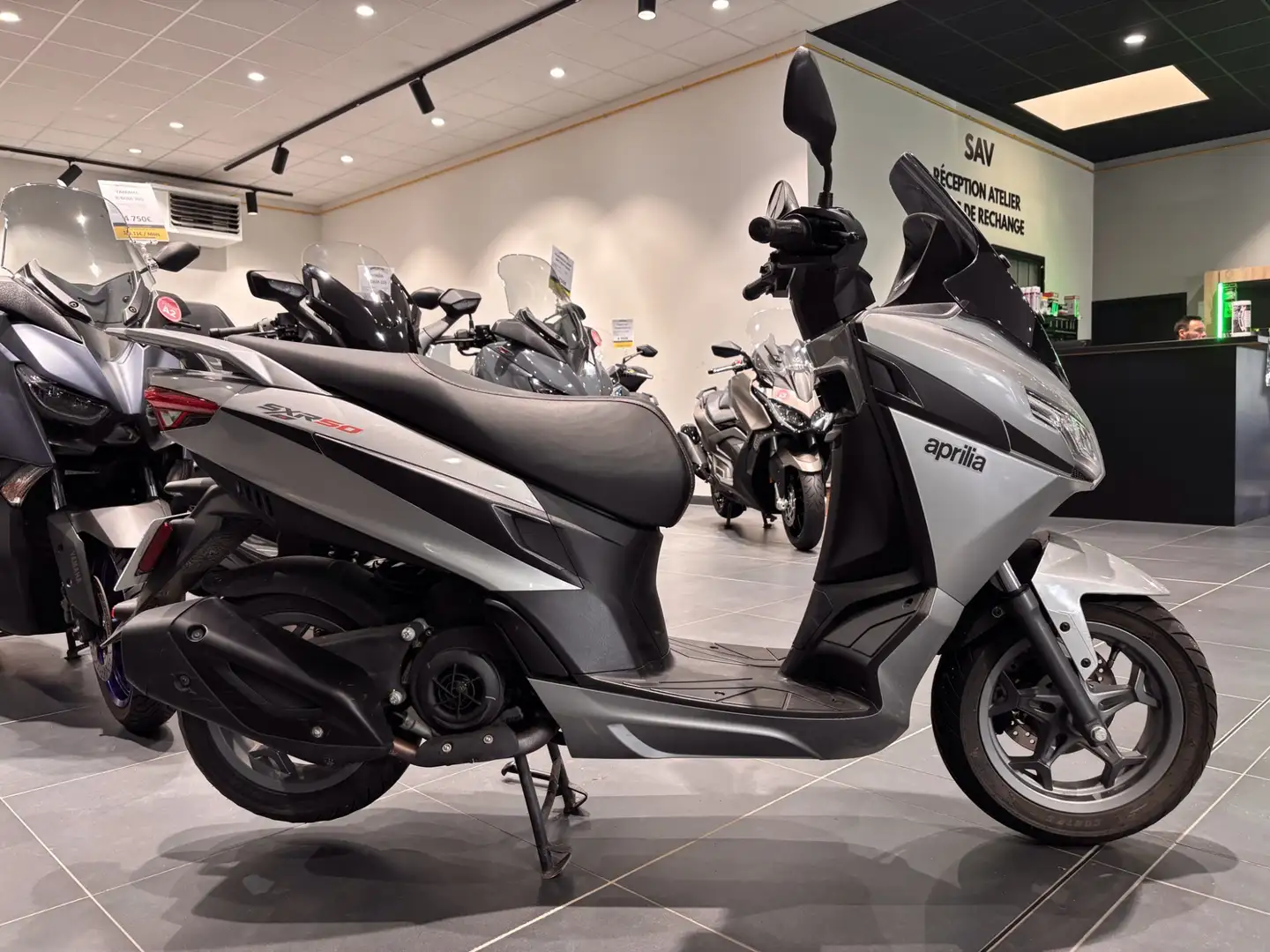 Aprilia SXR 50 Gris - 2