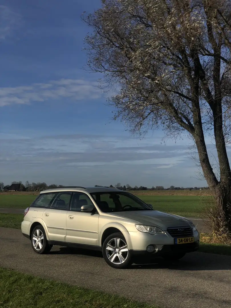 Subaru Legacy 2.5i Comfort Жовтий - 1