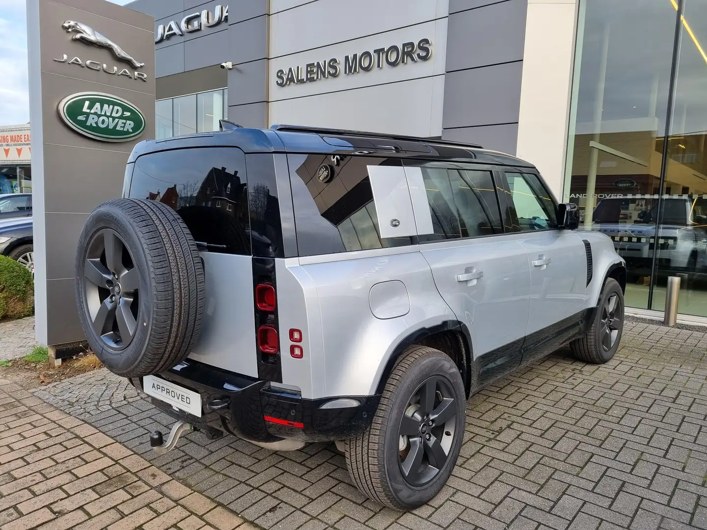 Land Rover Defender X-DYNAMIC SE Argent - 2