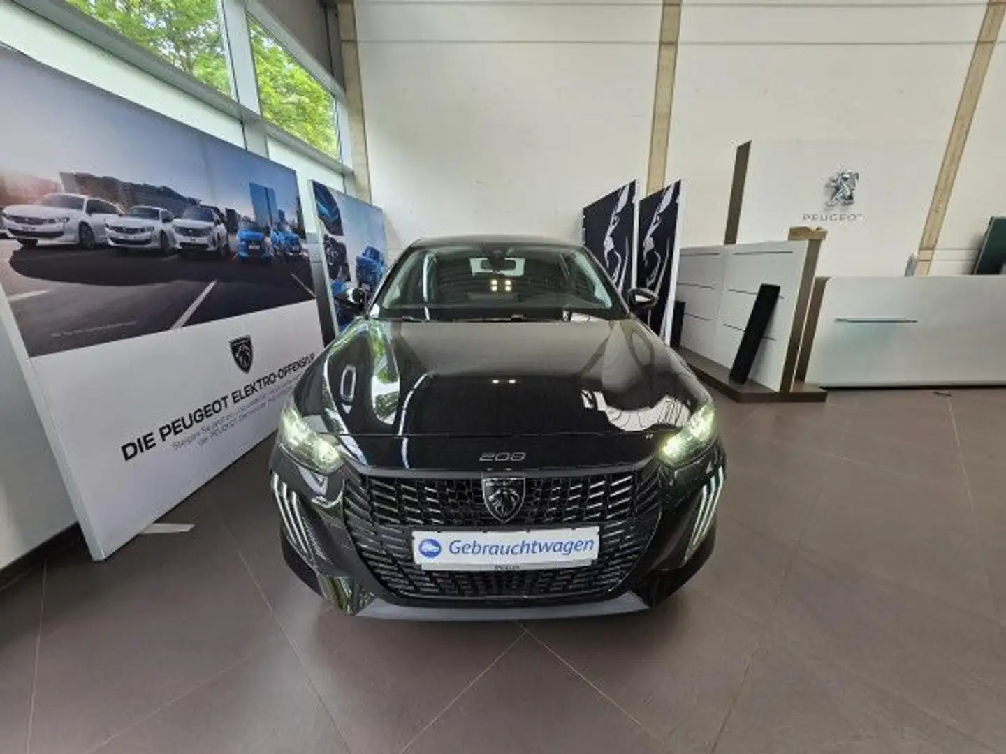 Peugeot 208 Style 1.2 PureTech 75 / SHZ / Tempomat / PDC Schwarz - 2
